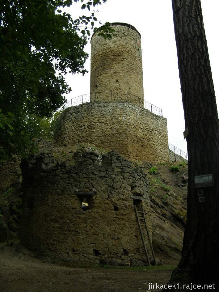 Hrad Cimburk u Koryčan - bašta a strážní věž