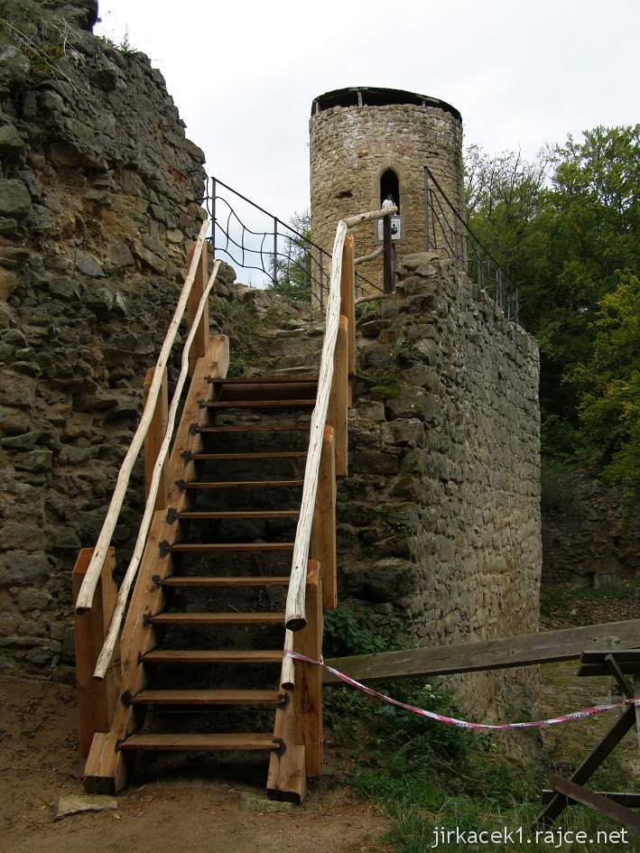 Hrad Cimburk u Koryčan - schody ke strážní věži