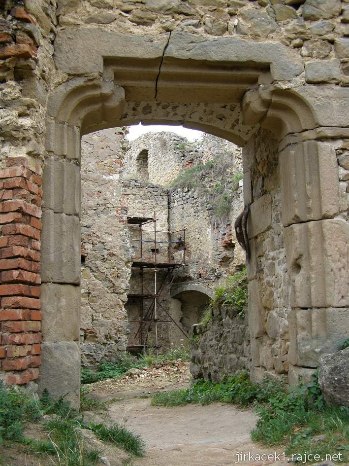 Hrad Cimburk u Koryčan - dveře v hradním paláci