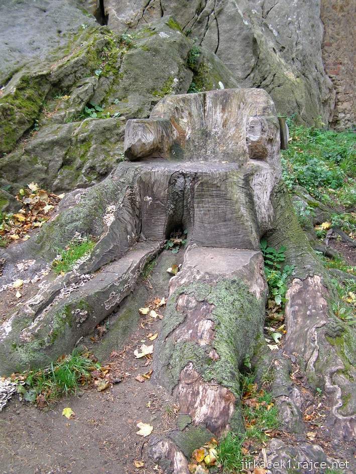 Hrad Cimburk u Koryčan - pařez ve tvaru sedátka