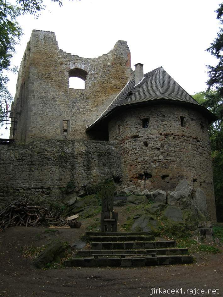 Hrad Cimburk u Koryčan - bašta a palác