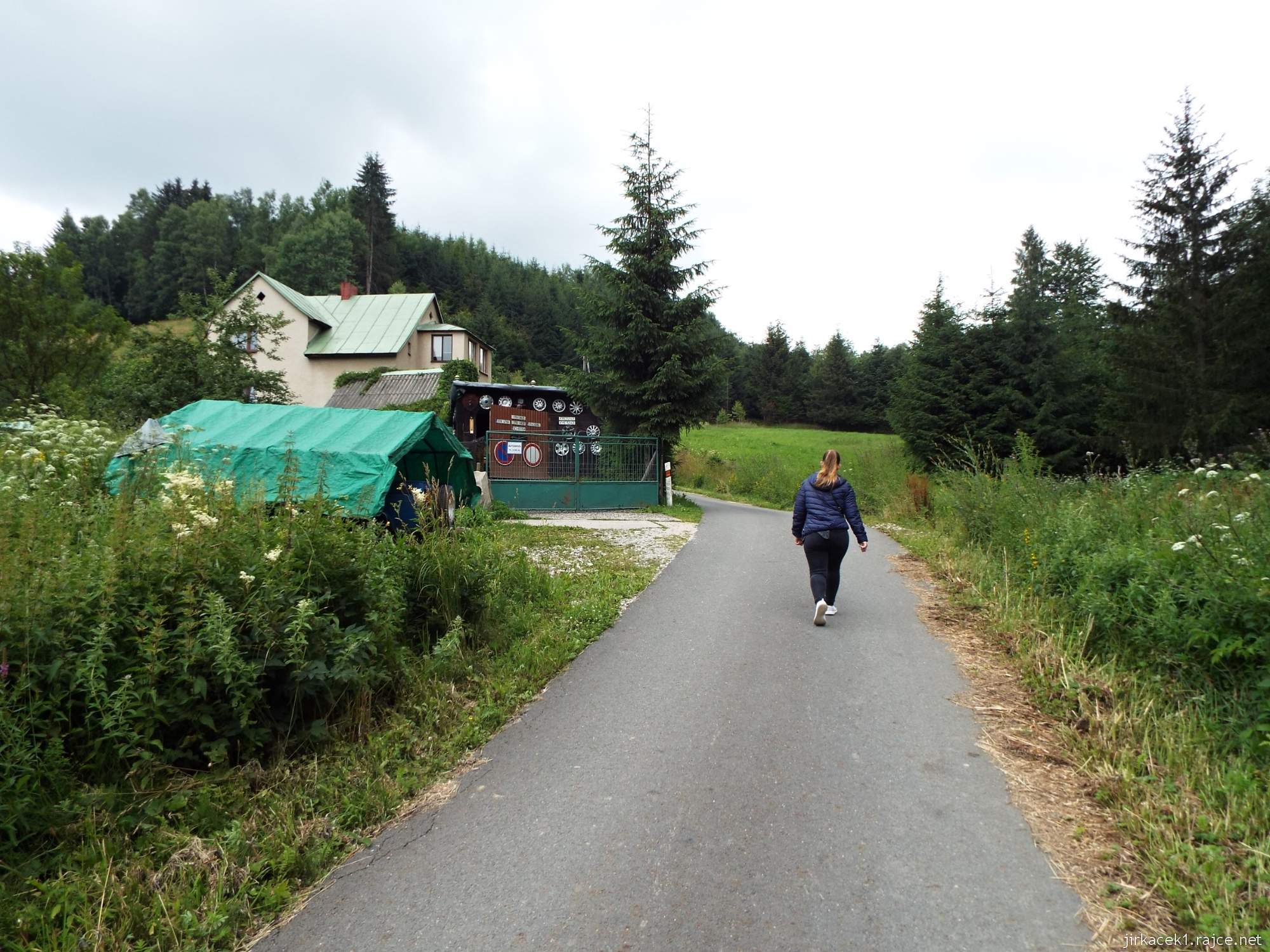 Trojmezí CZ-PL-SK - 19 - cesta na trojmezí - začátek stoupání na trojmezí u autoservisu