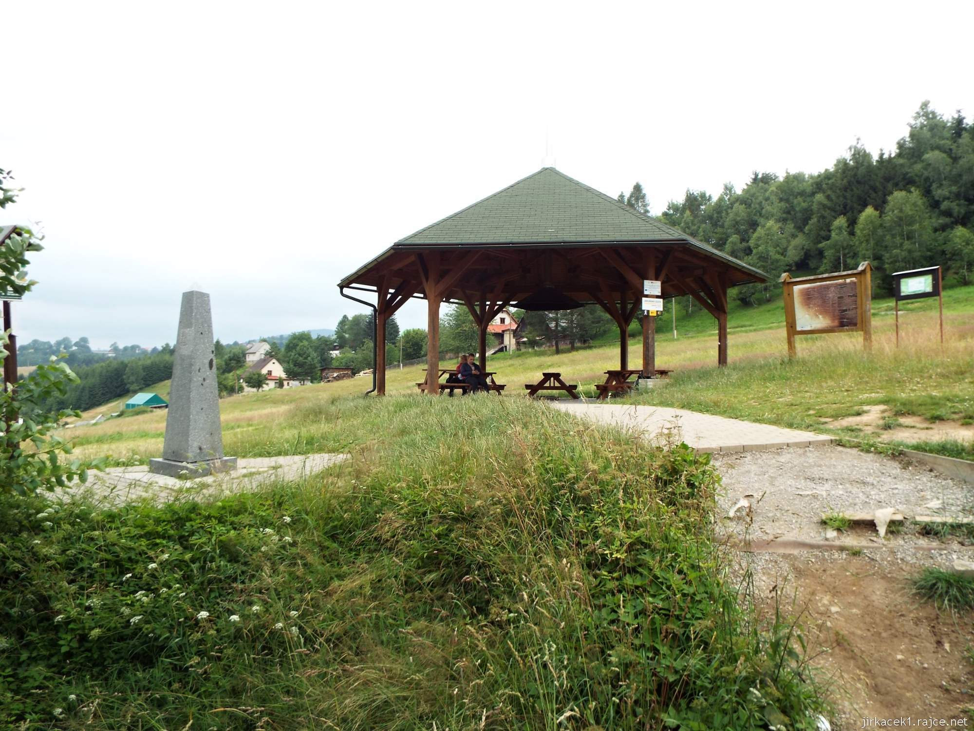 Trojmezí CZ-PL-SK - 41 - Trojmezí - posezení v českém altánu