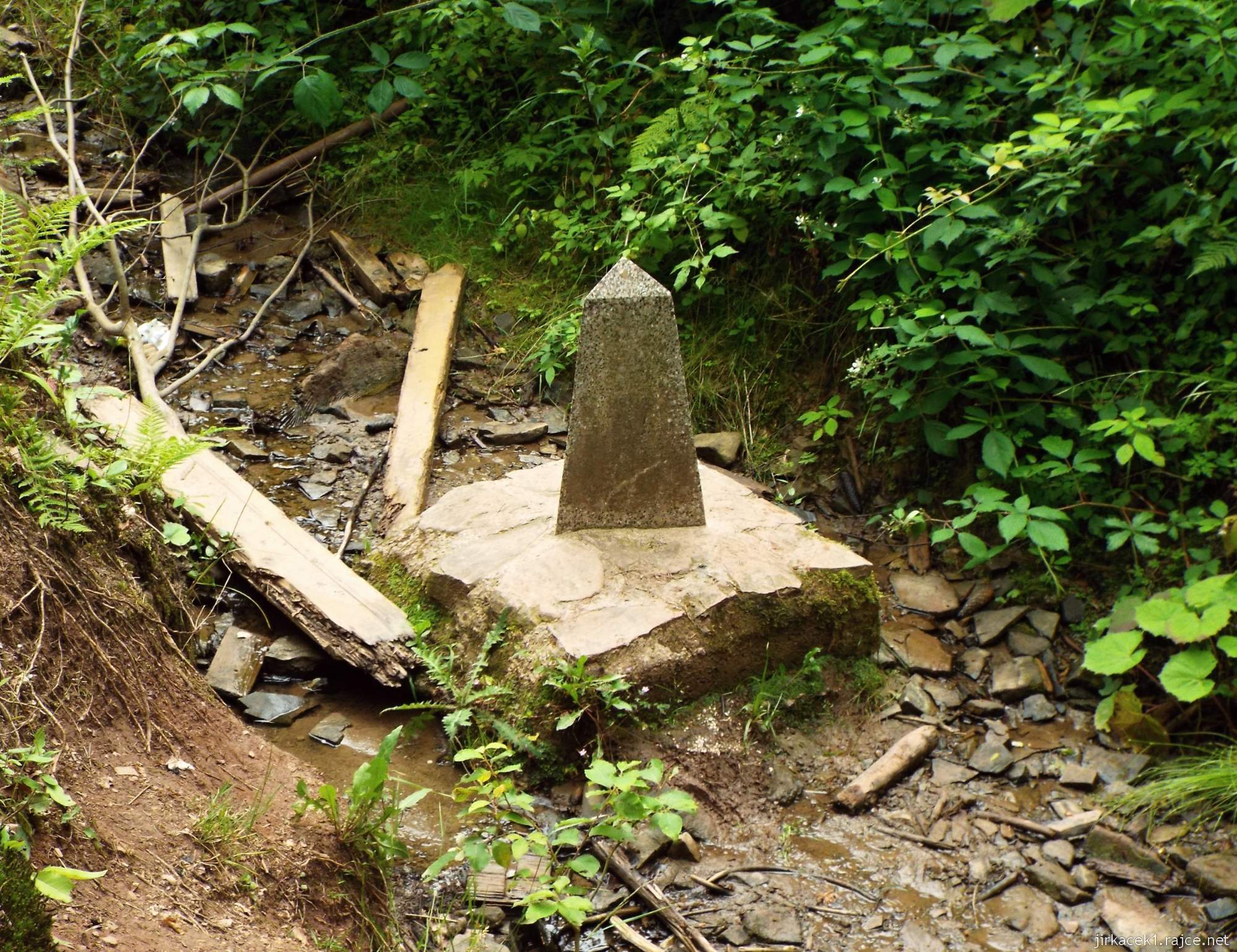 Trojmezí CZ-PL-SK - 43 - Trojmezí - skutečný trojmezník v potoce