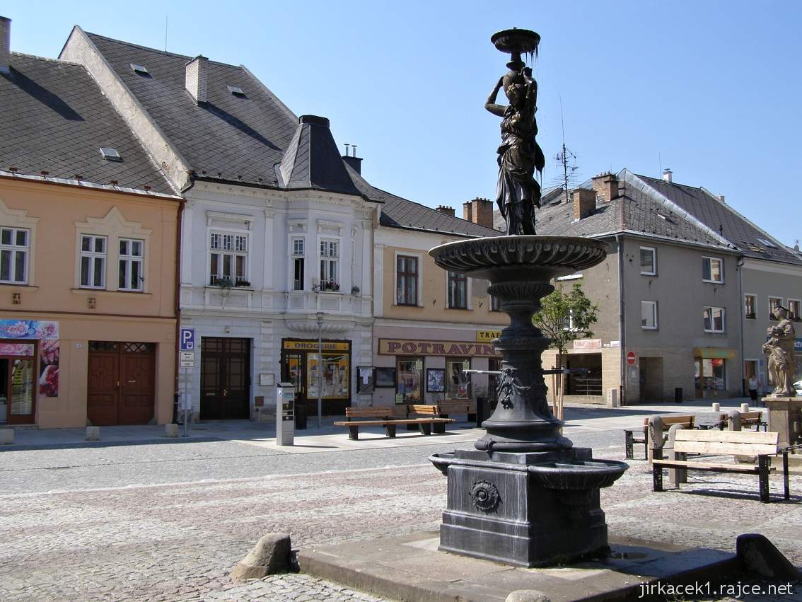 Mohelnice - náměstí Svobody 07 - litinová kašna