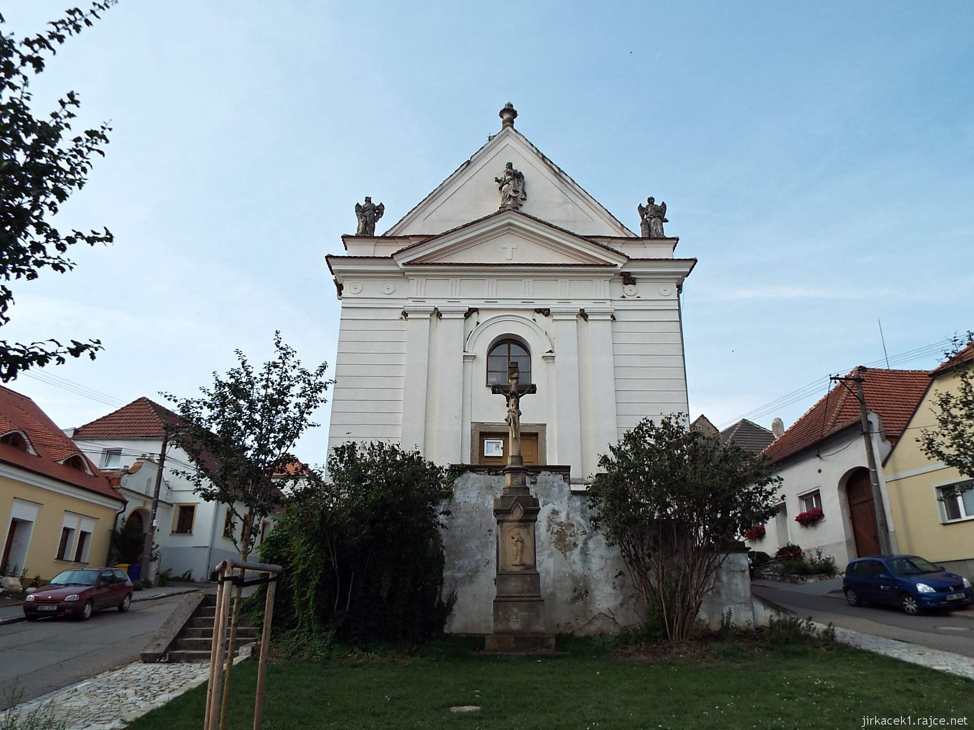 Pavlov - Kostel sv. Barbory 03 - čelní pohled