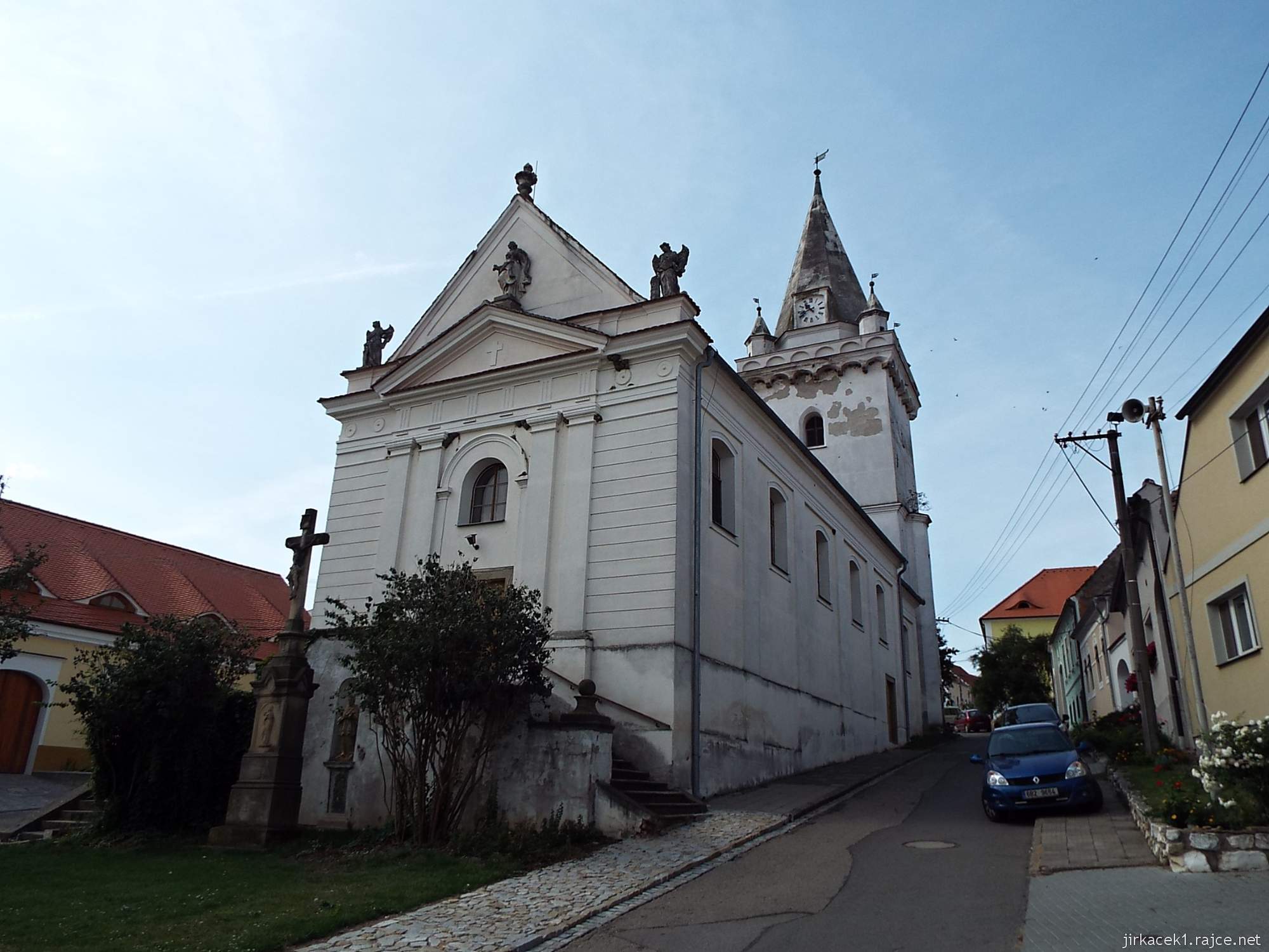 Pavlov - Kostel sv. Barbory 05 - boční pohled