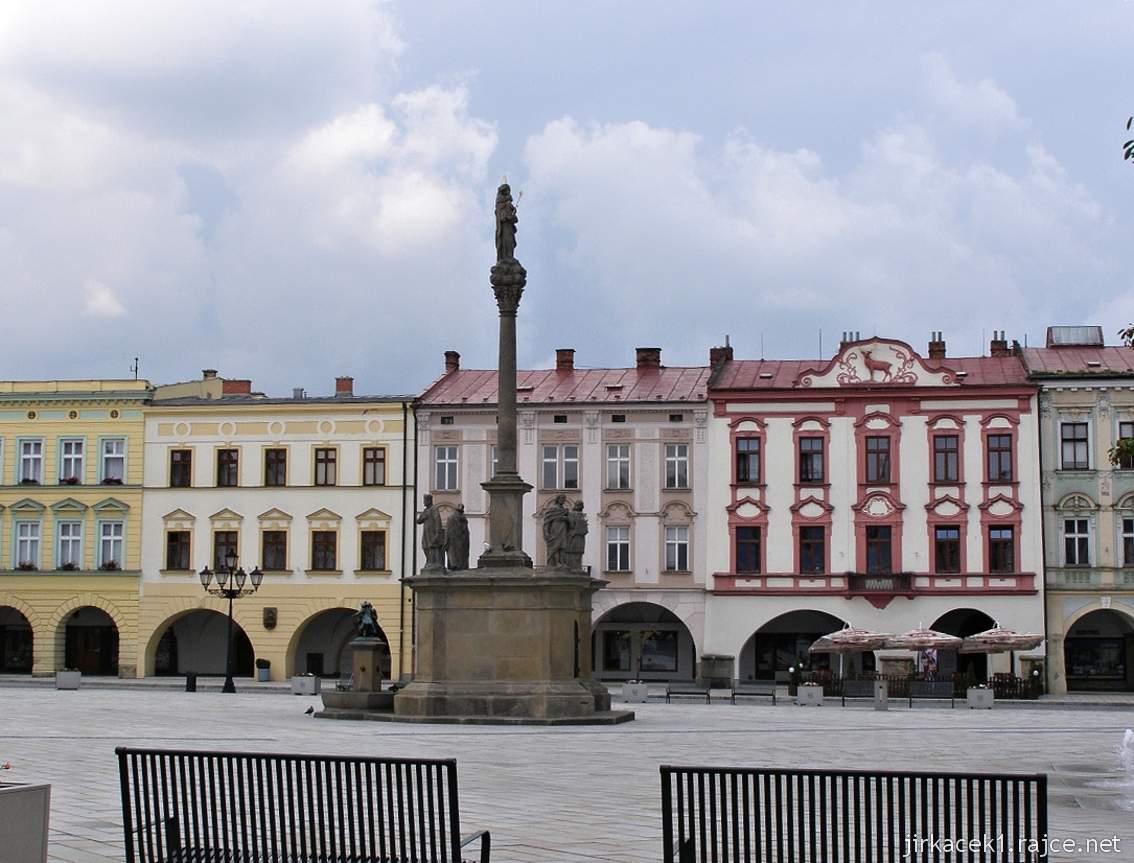 Nový Jičín - Masarykovo náměstí 17 - Barokní sloup Panny Marie
