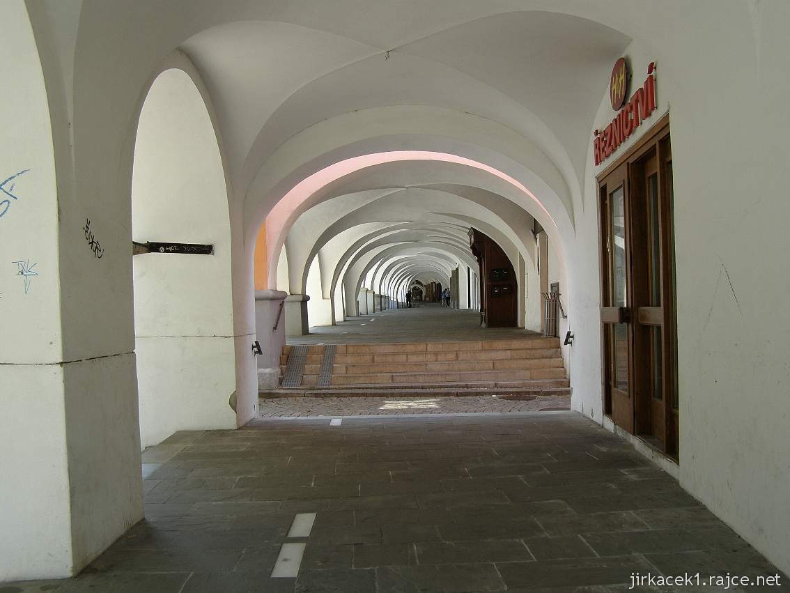 Nový Jičín - Masarykovo náměstí 23 - podloubí