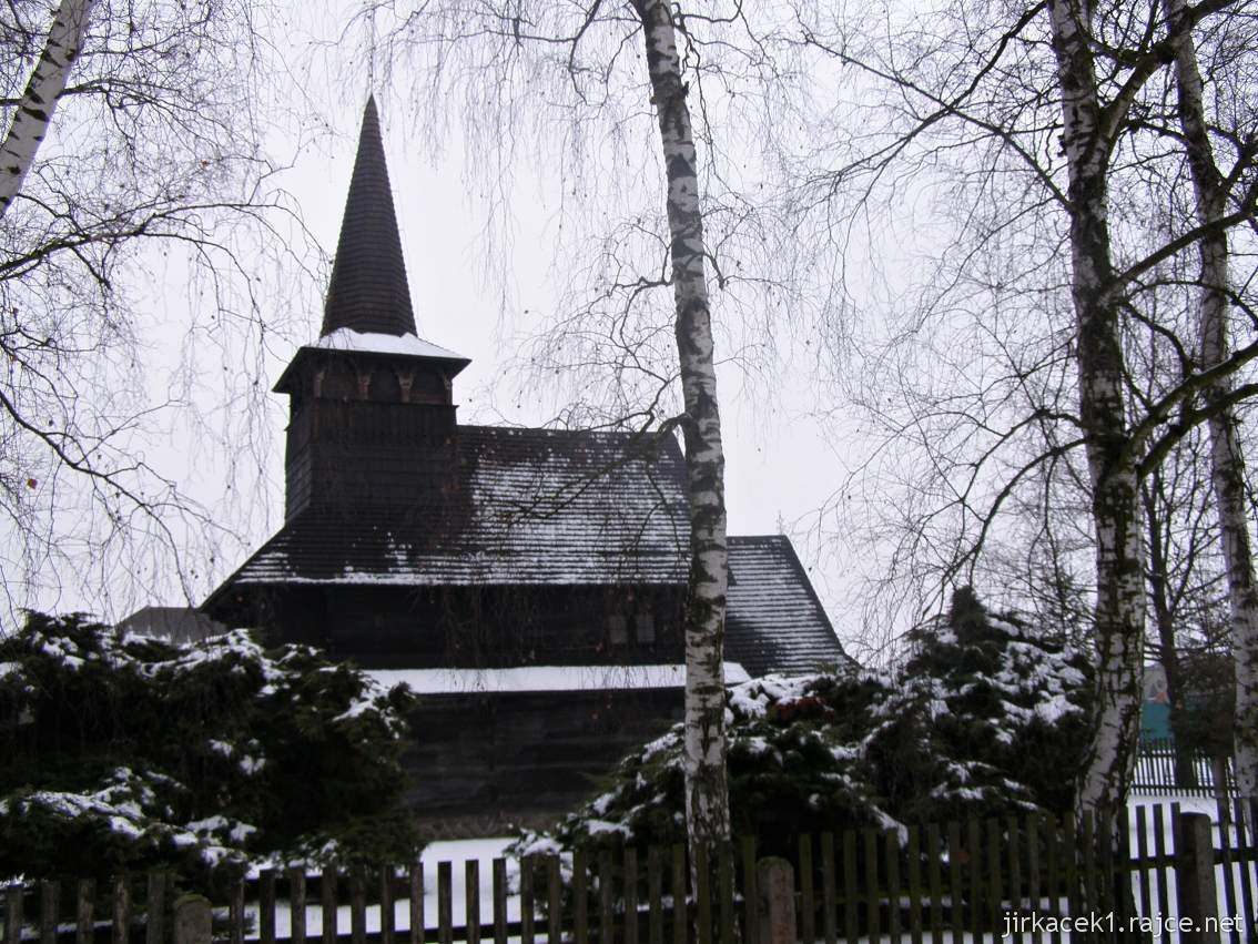 Dobříkov - dřevěný kostel Všech svatých - boční pohled