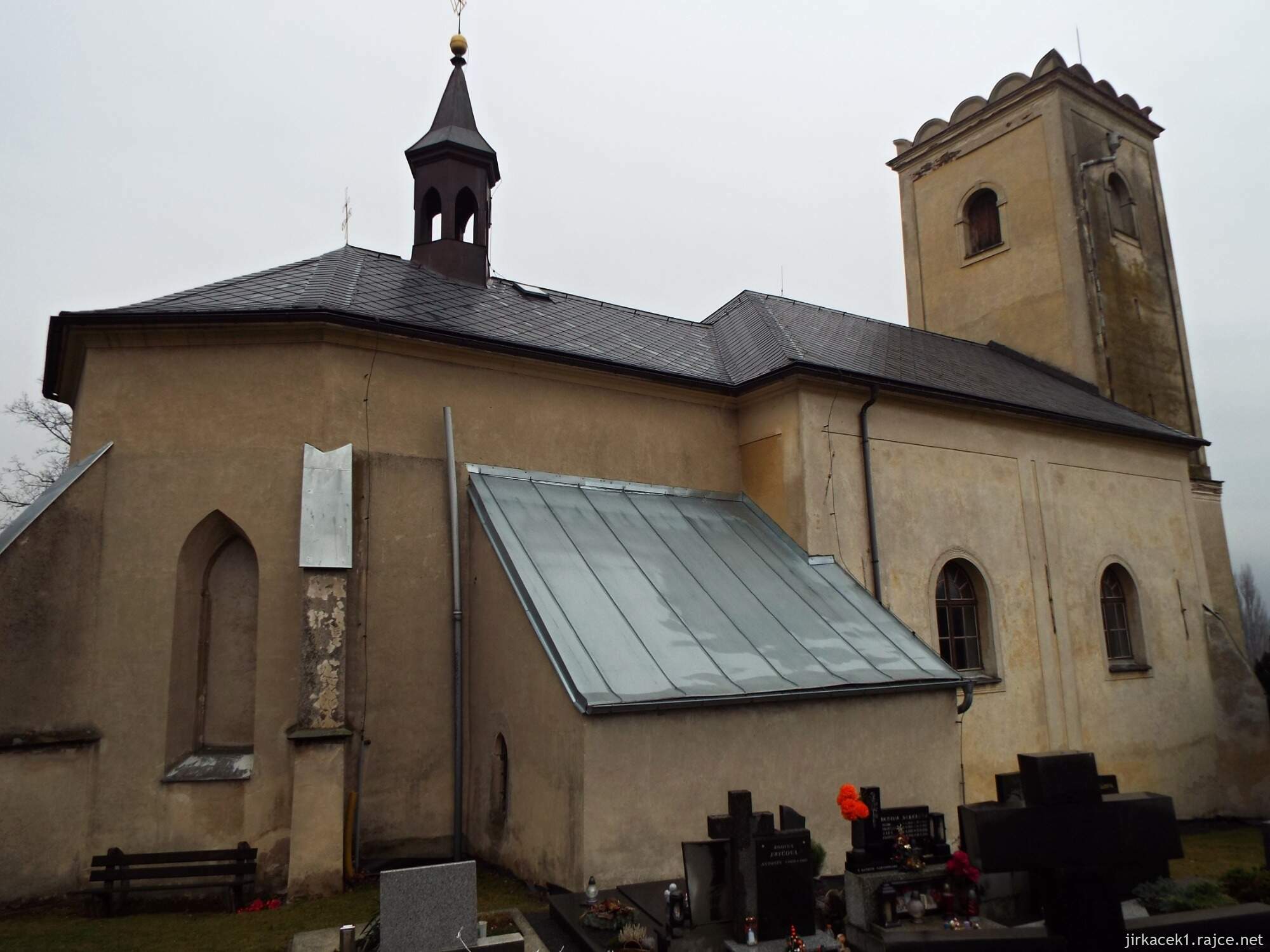 E - Fulnek - kostel Nanebevzetí Panny Marie v Jerlochovicíc​h 10 - boční pohled
