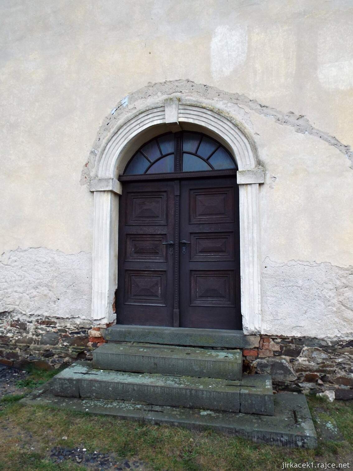 E - Fulnek - kostel Nanebevzetí Panny Marie v Jerlochovicíc​h 15 - vchod