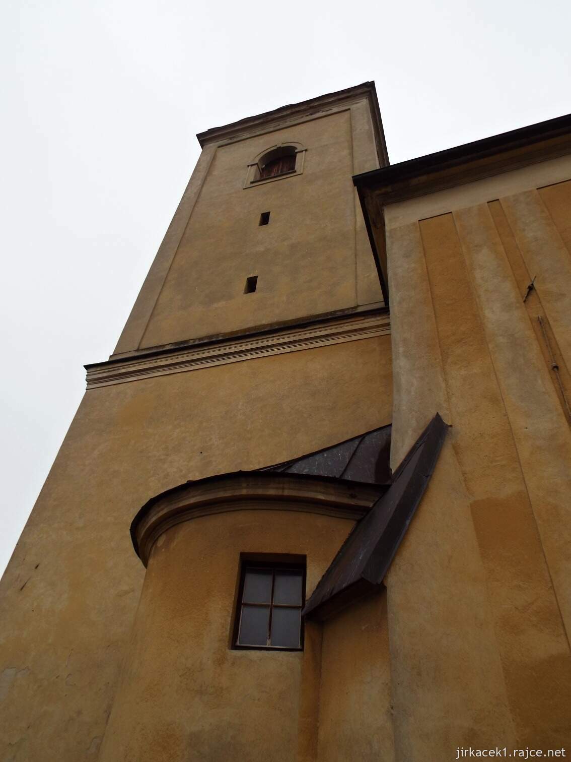 E - Fulnek - kostel Nanebevzetí Panny Marie v Jerlochovicíc​h 19 - vchod do věže