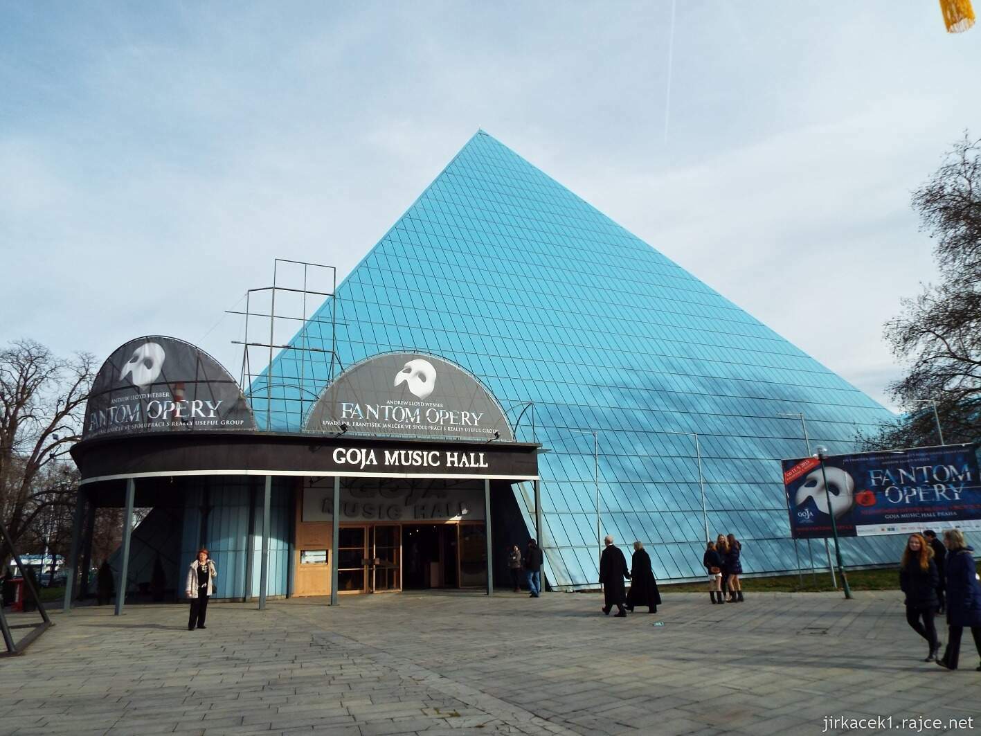 D - Praha Holešovice - výstaviště 13 - pyramida aneb Goja music hall