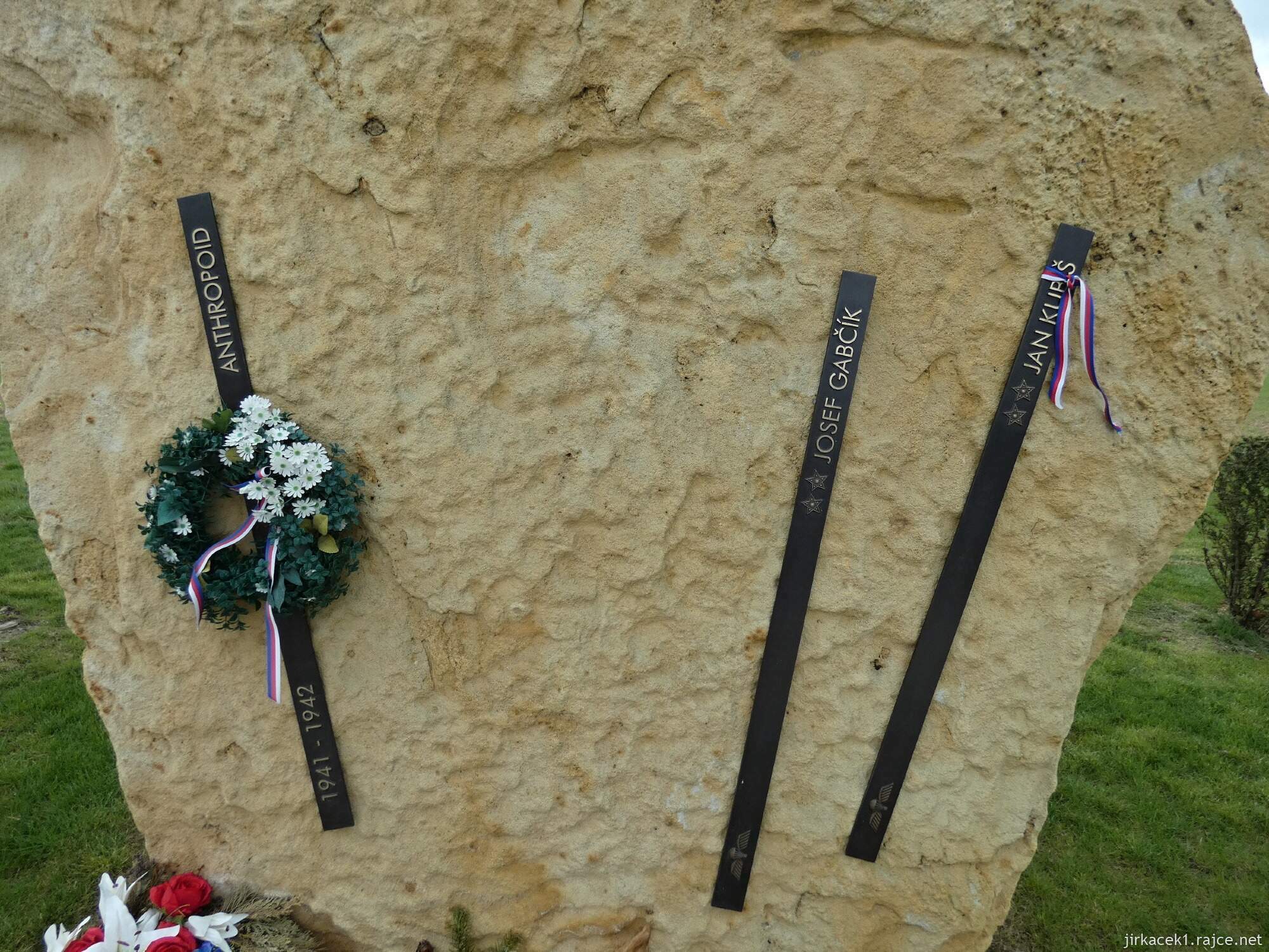 B - Nehvizdy - Památník seskoku operace Anthropoid 008