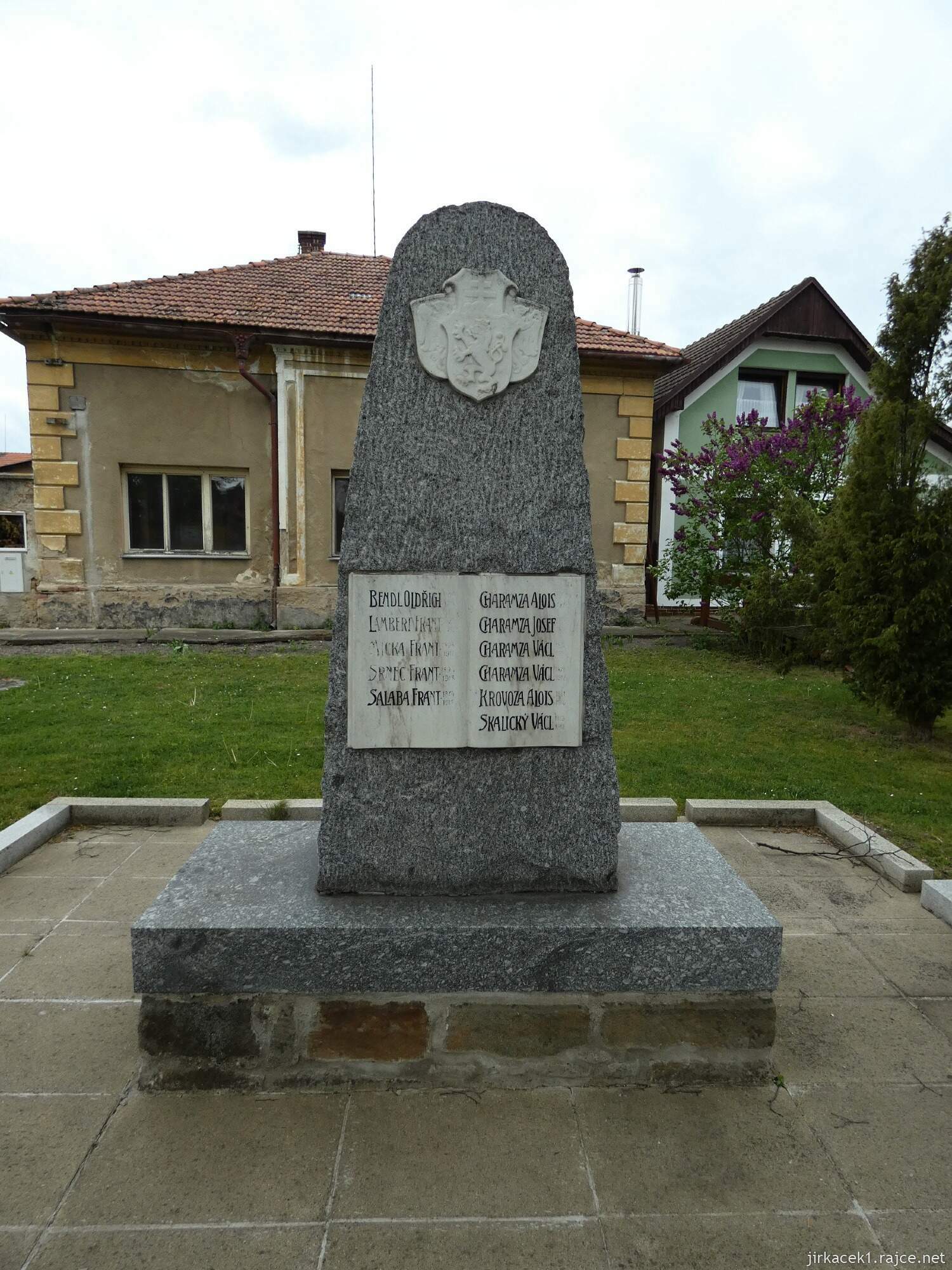 E - Starý Vestec - kaple sv. Václava 013 - Pomník obětem 1. světové války