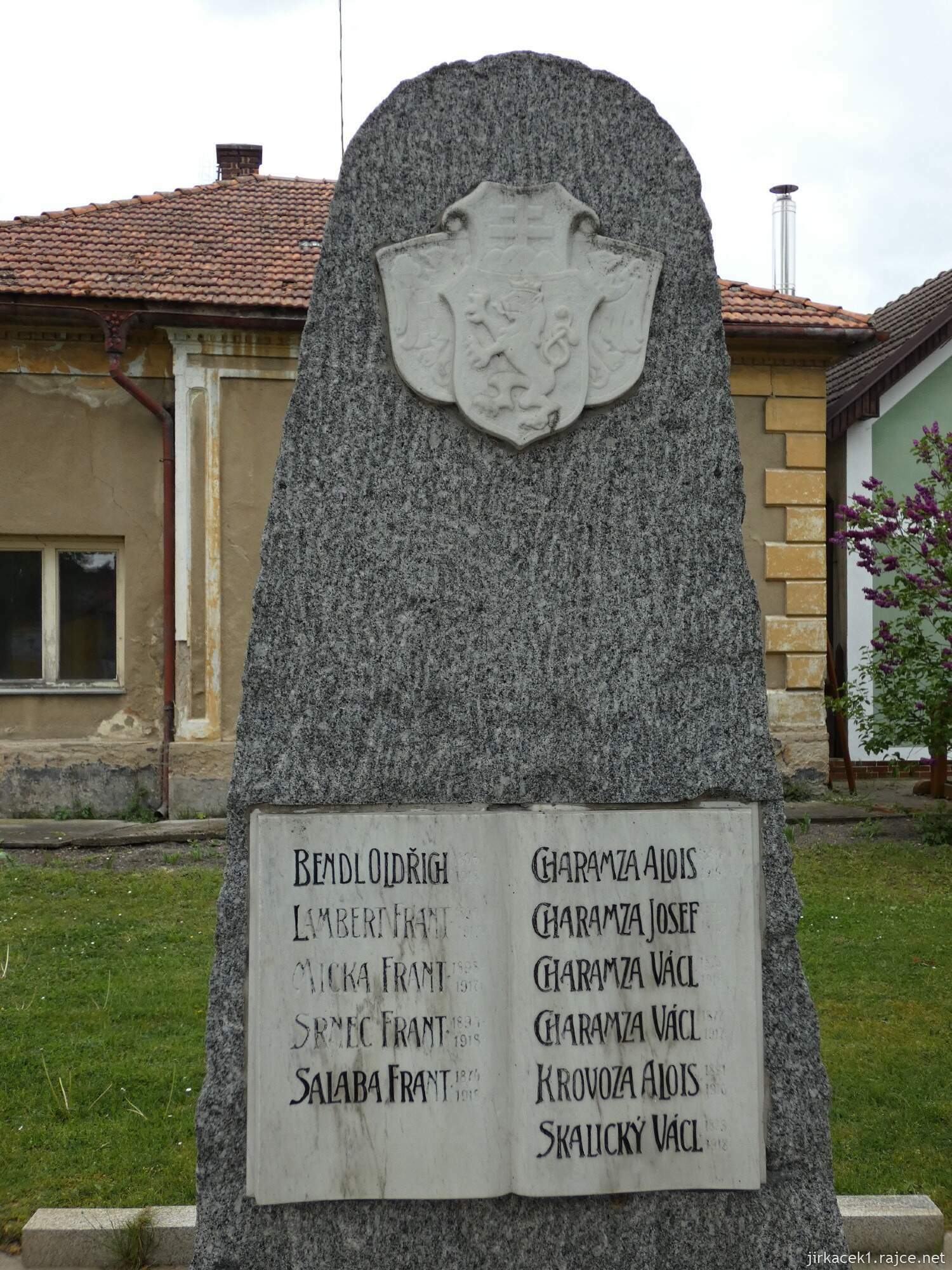 E - Starý Vestec - kaple sv. Václava 014 - Pomník obětem 1. světové války