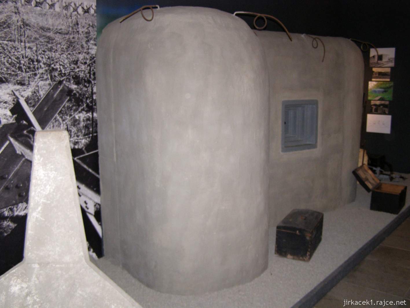 Hrabyně - Národní památník II. světové války 23 - památník - expozice
