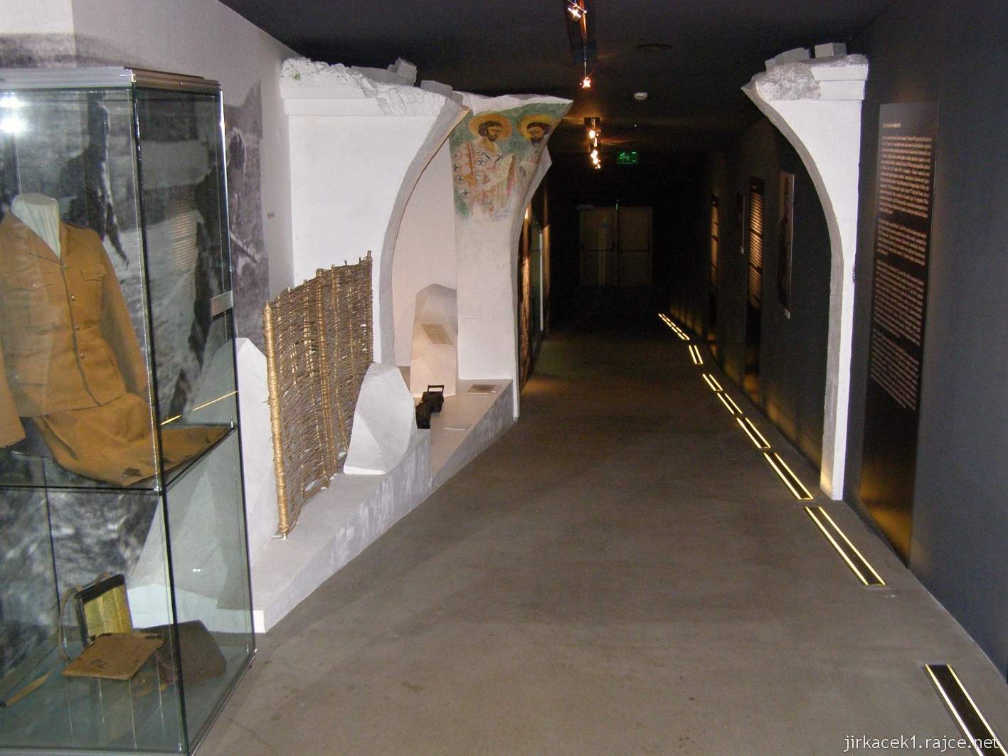 Hrabyně - Národní památník II. světové války 25 - památník - expozice