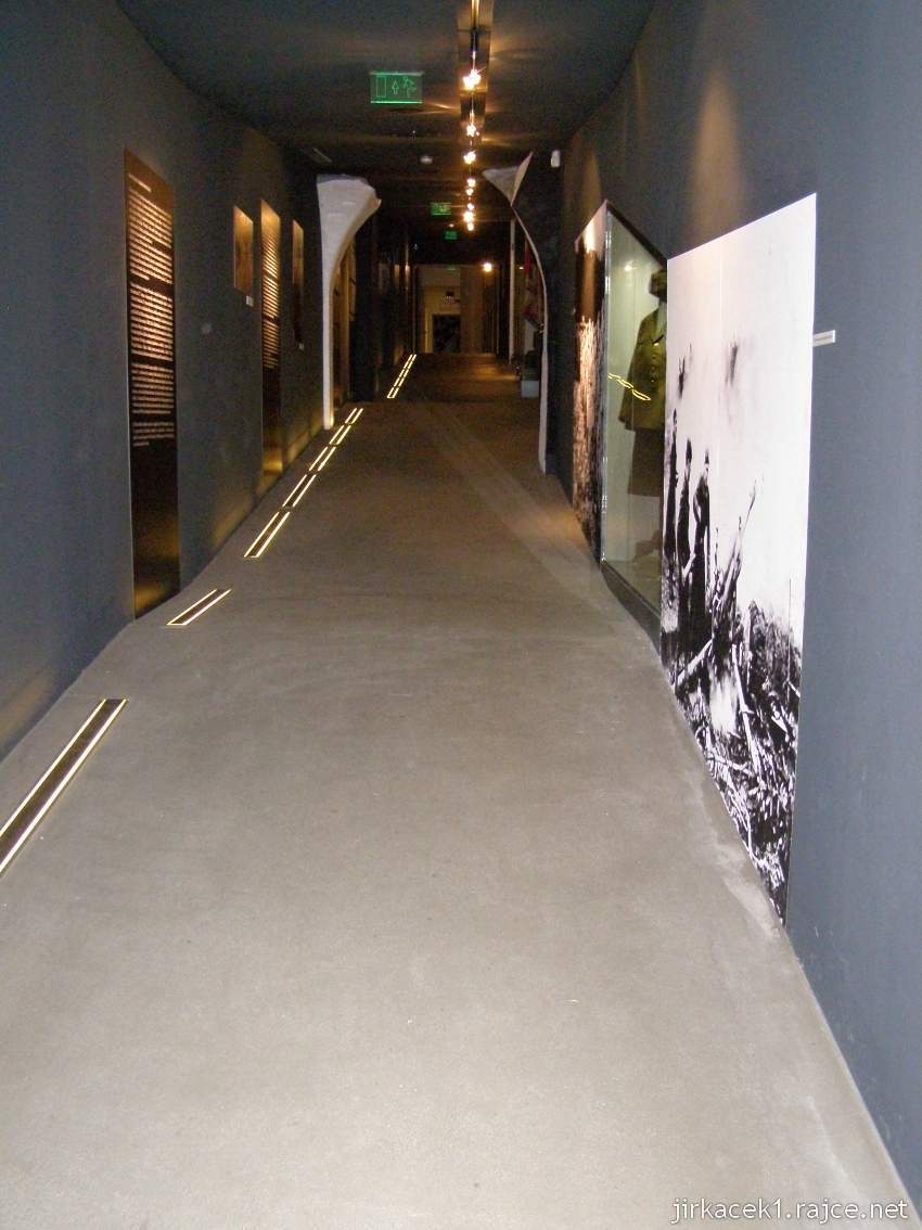 Hrabyně - Národní památník II. světové války 26 - památník - expozice