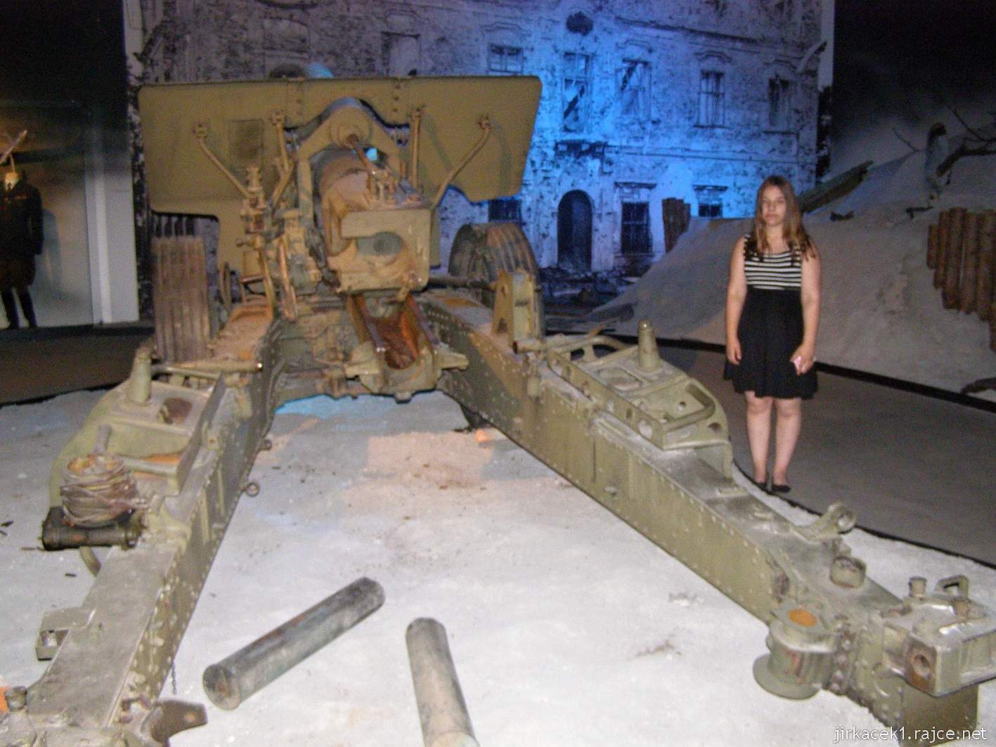 Hrabyně - Národní památník II. světové války 29 - památník - expozice