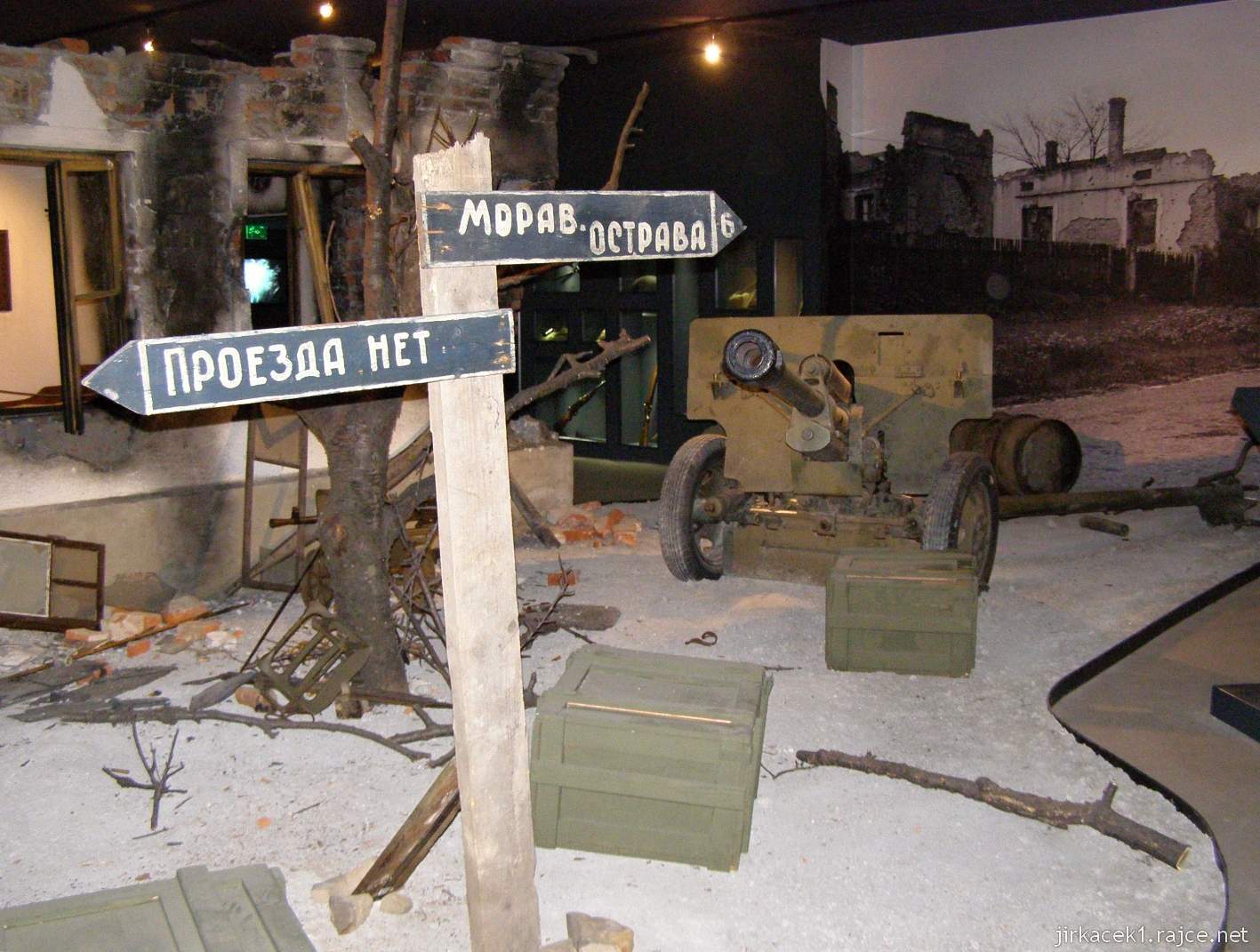 Hrabyně - Národní památník II. světové války 33 - památník - expozice