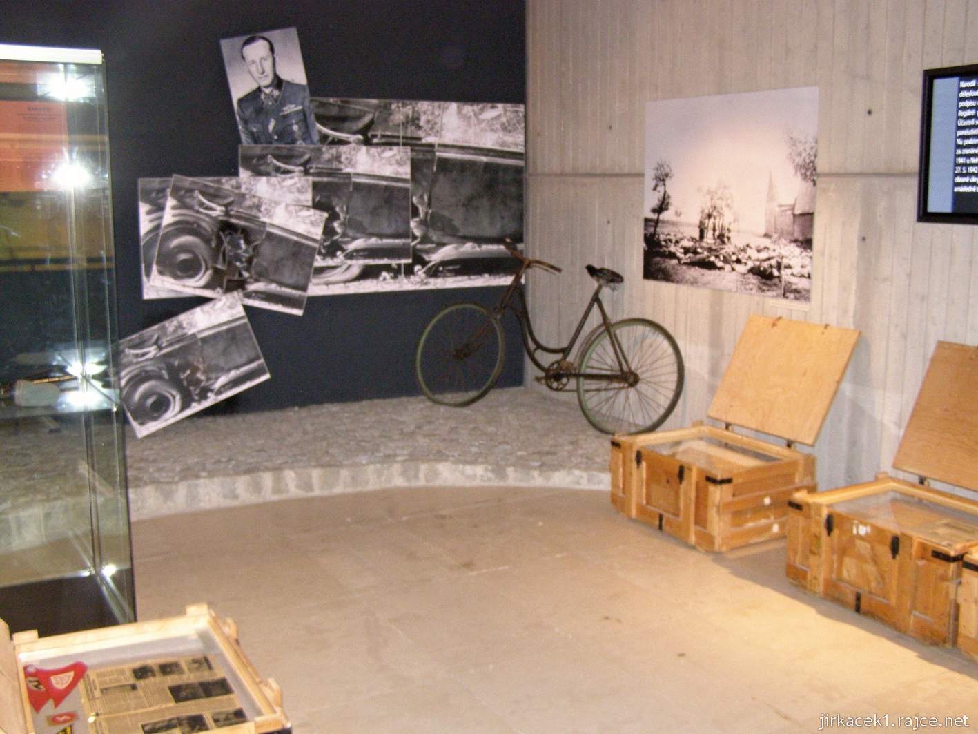 Hrabyně - Národní památník II. světové války 37 - památník - expozice