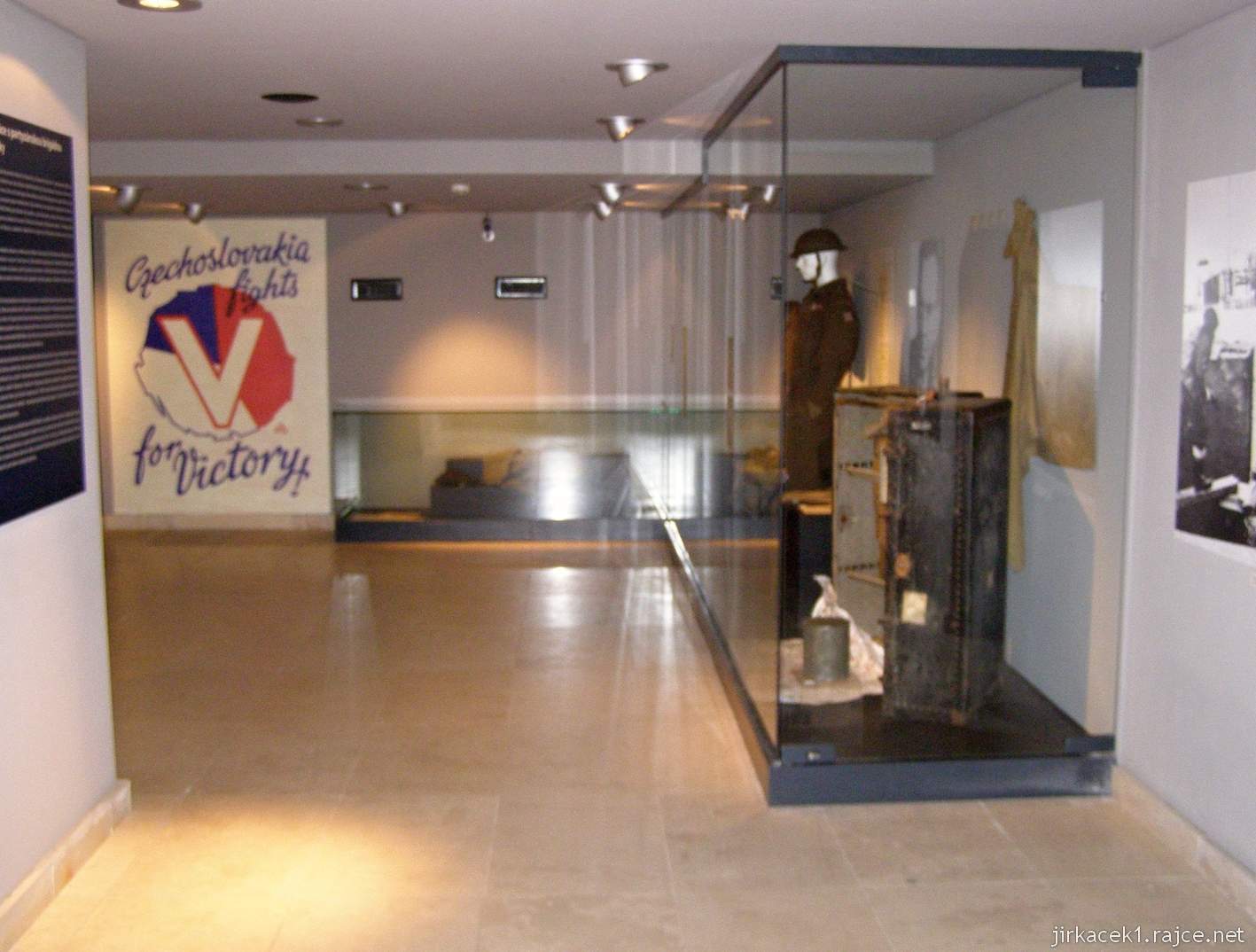 Hrabyně - Národní památník II. světové války 42 - památník - expozice