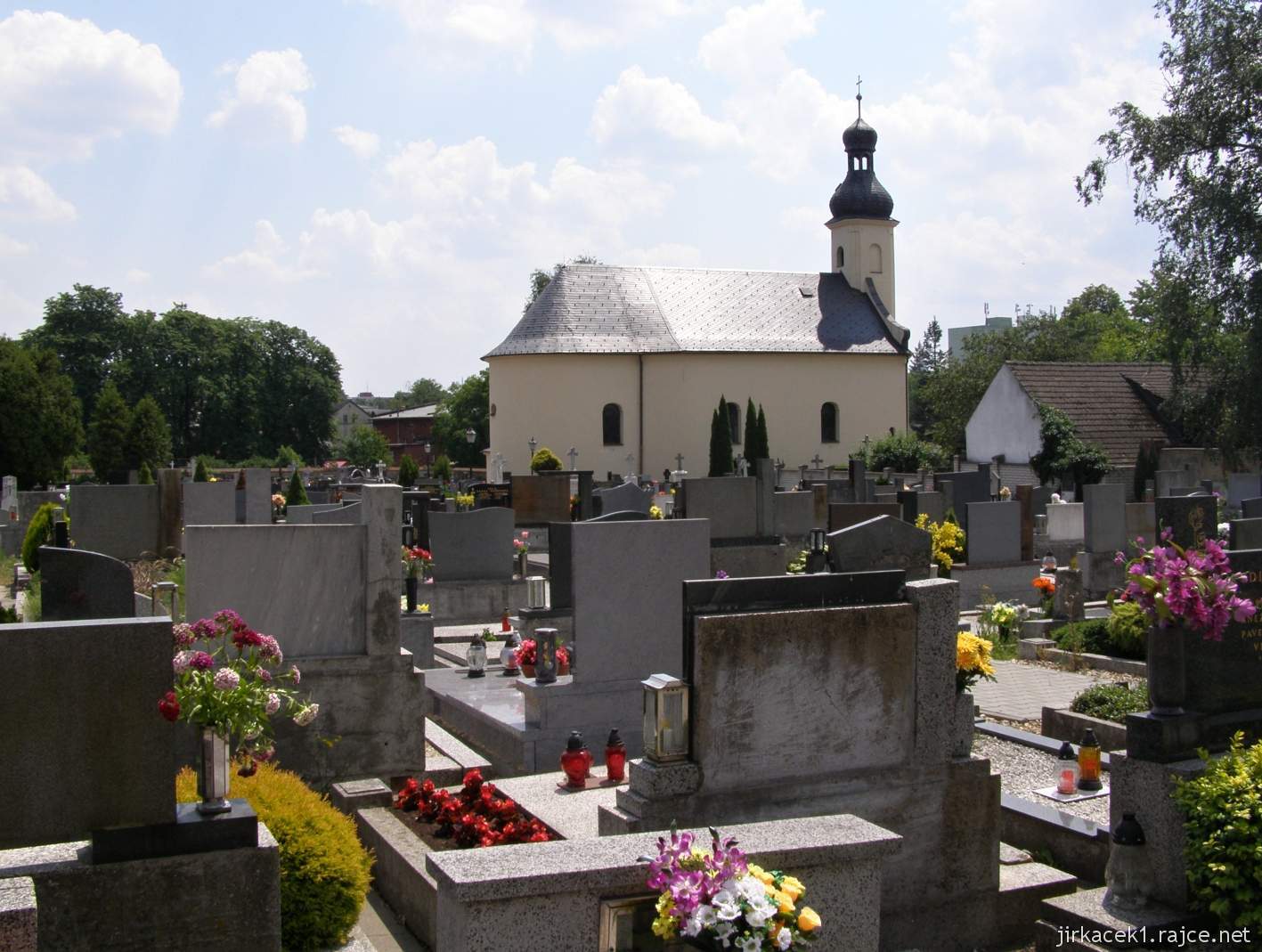 Hlučín - kostel sv. Markéty 07 - kostel a hřbitov