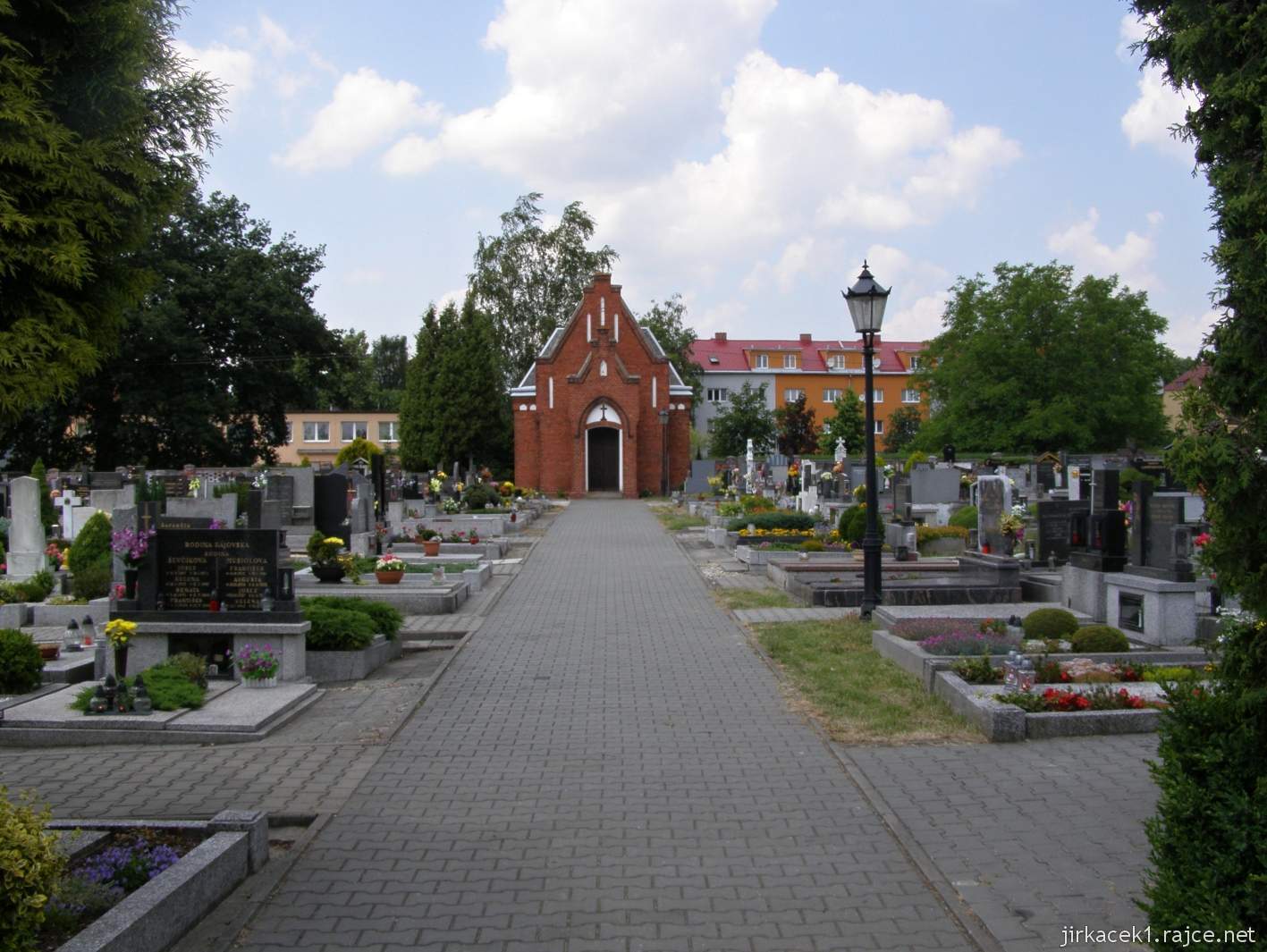 Hlučín - kostel sv. Markéty 13 - novogotická márnice na hřbitově u kostela