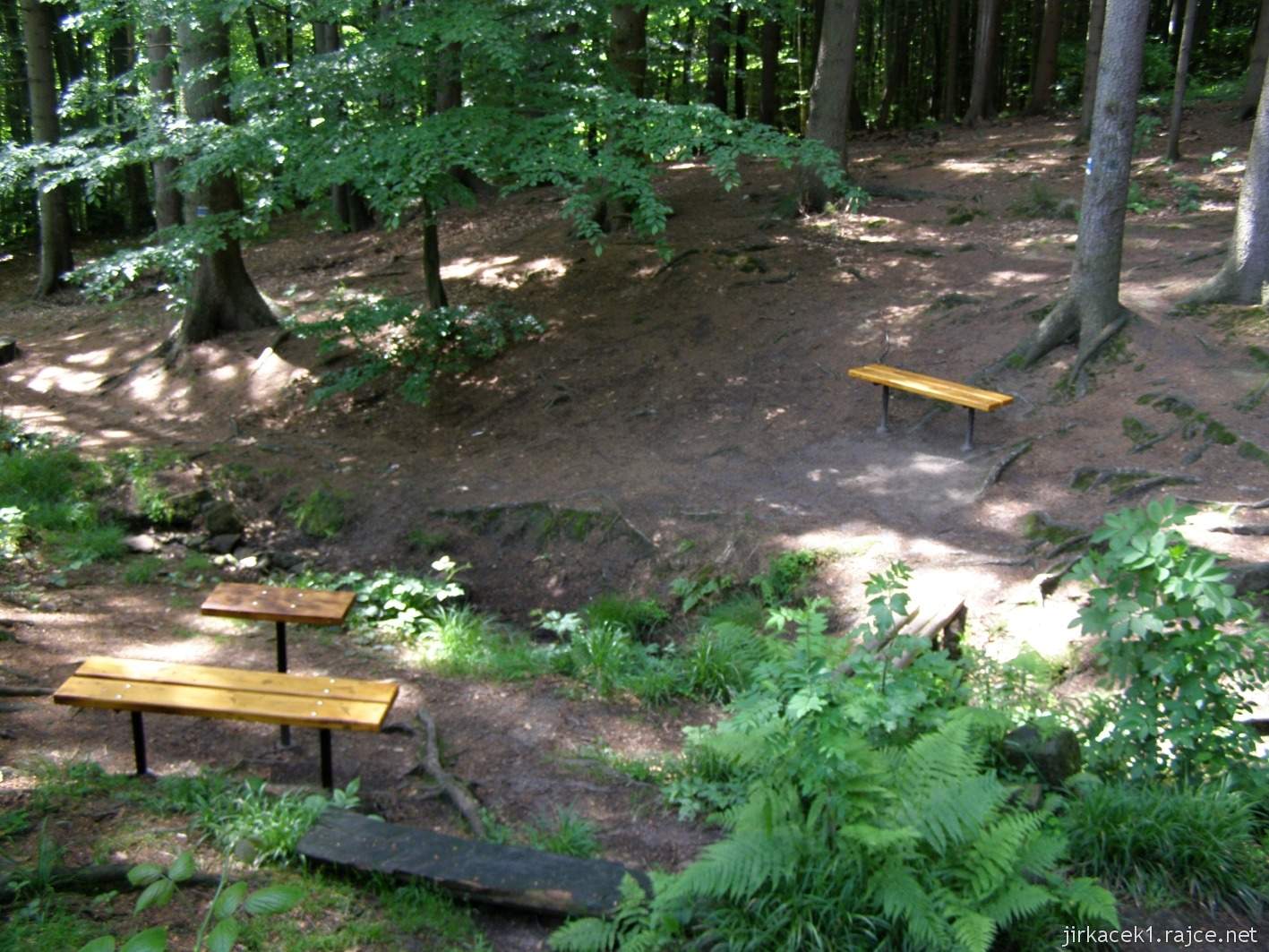 014 - Kubitova studánka - posezení u studánky