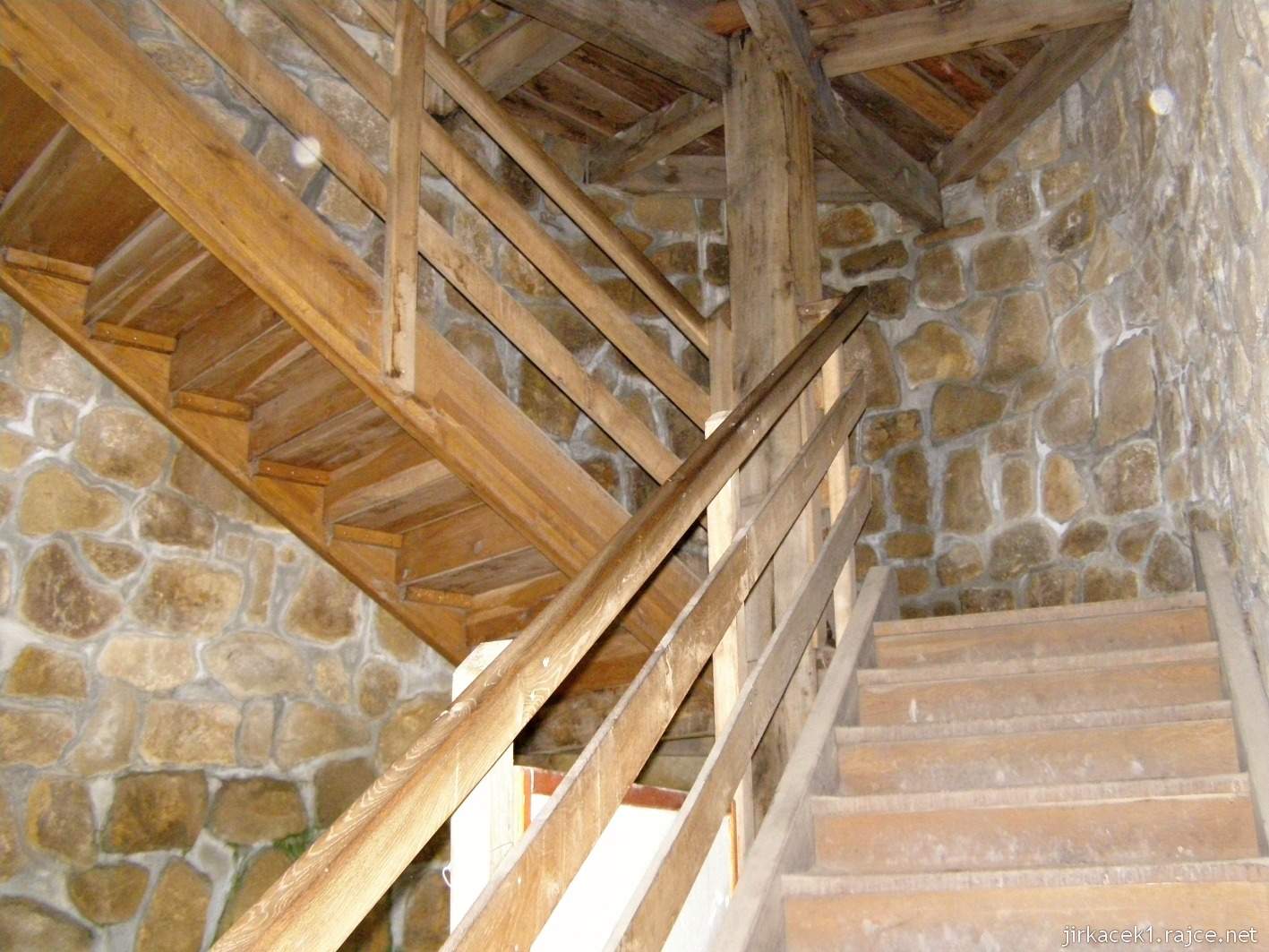 104 - rozhledna Brdo - schodiště na vyhlídkovou plošinu