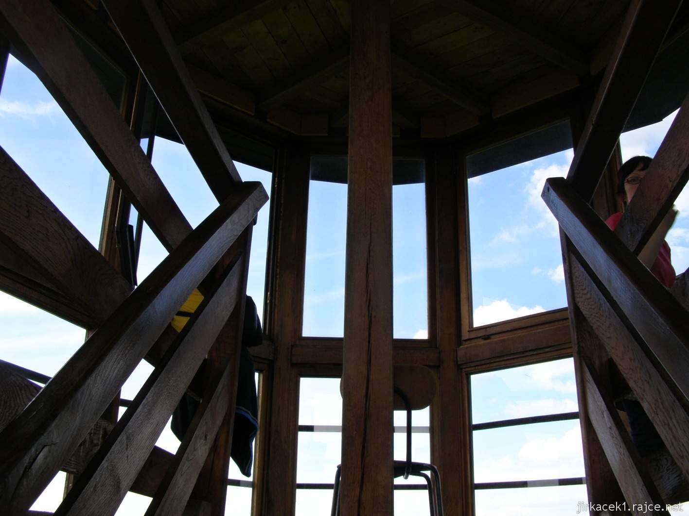 105 - rozhledna Brdo - schodiště na vyhlídkovou plošinu