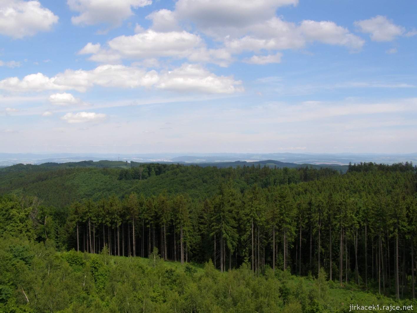 Chřiby - pohled na pohoří z rozhledny Brdo