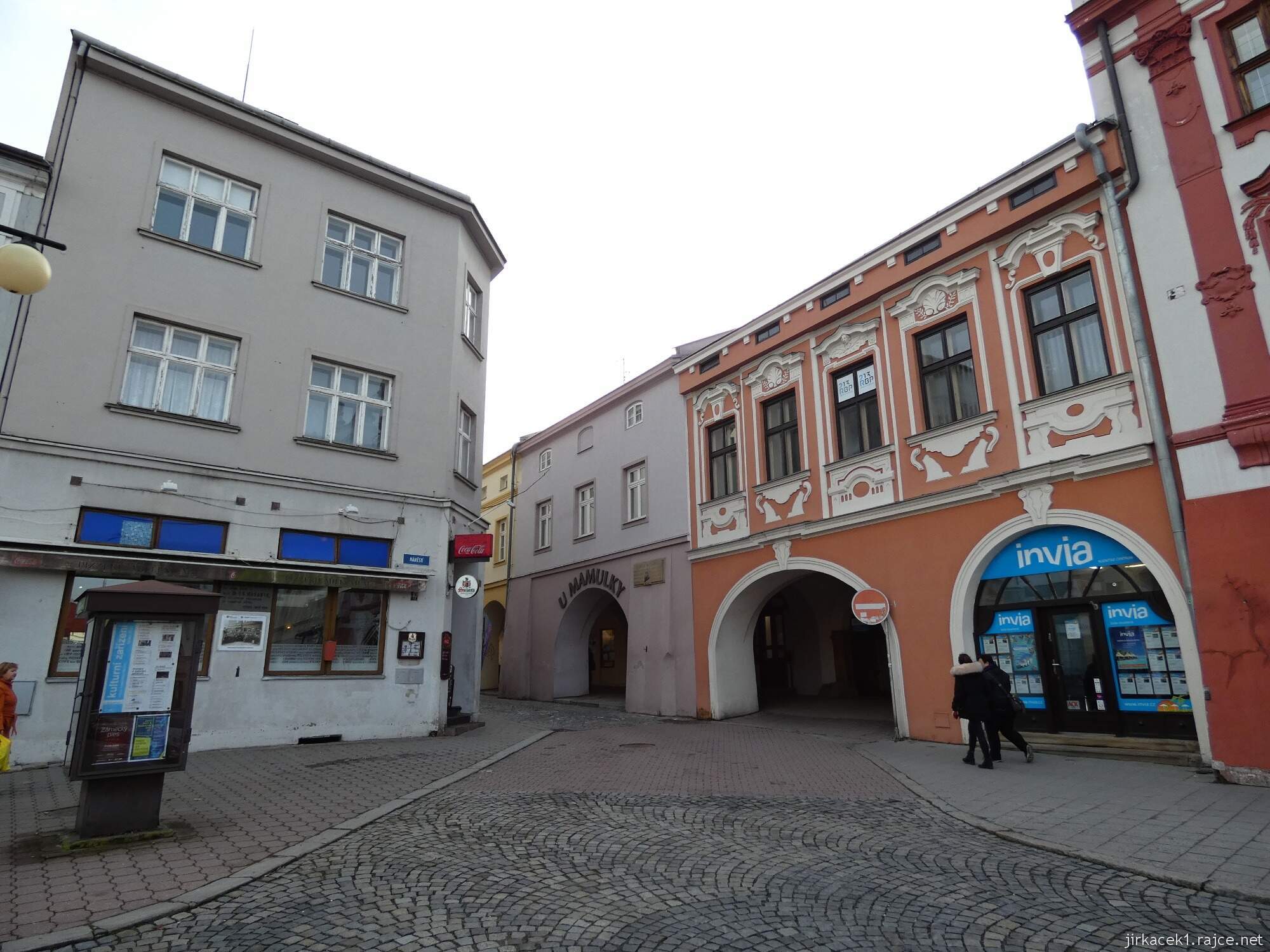 I - Valašské Meziříčí - náměstí 06 - vpravo dům č.9 a vlevo dům č.10 kde jsme jedli