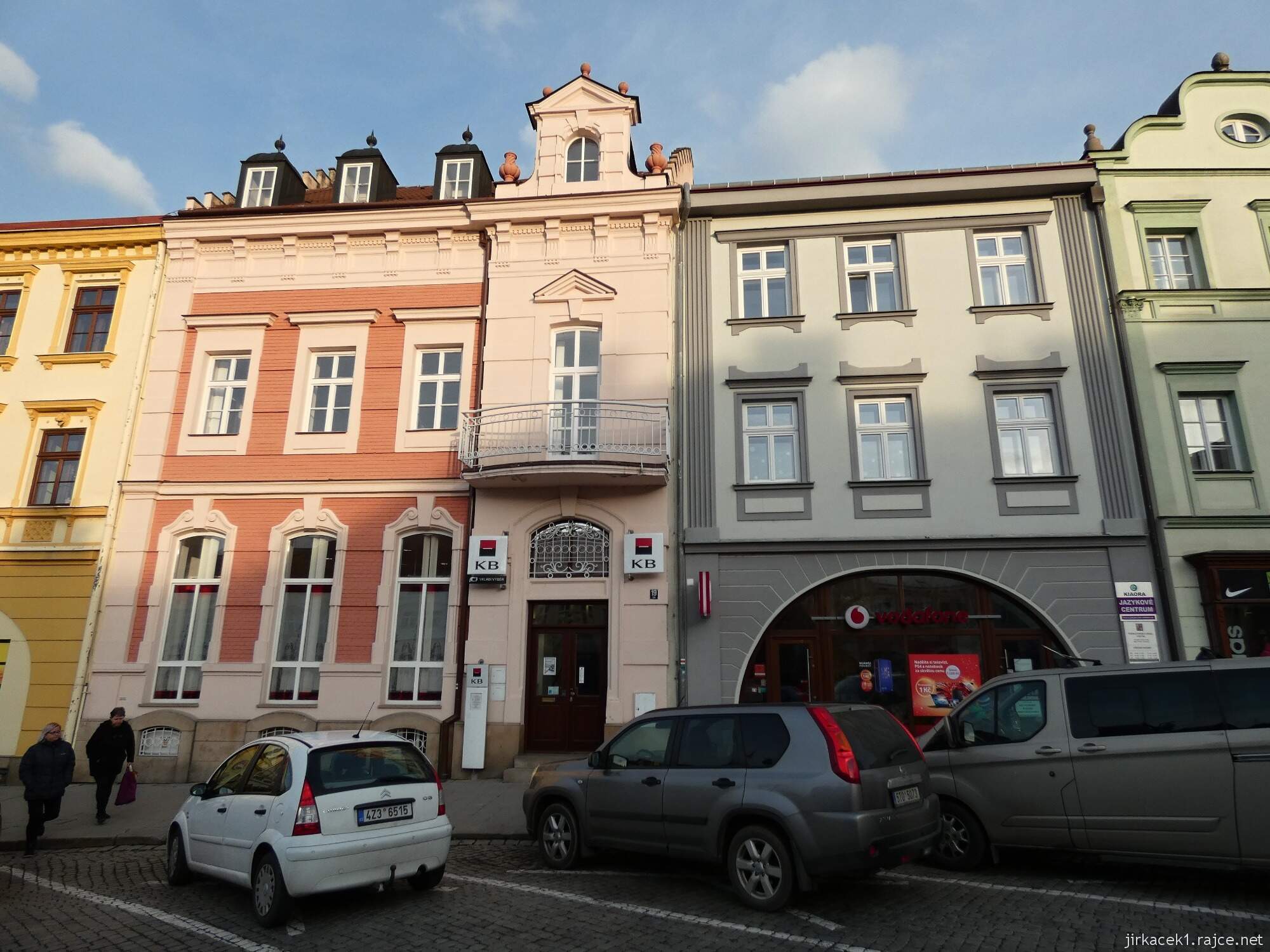 I - Valašské Meziříčí - náměstí 11 - vpravo dům č.18 a vlevo č.19 KB