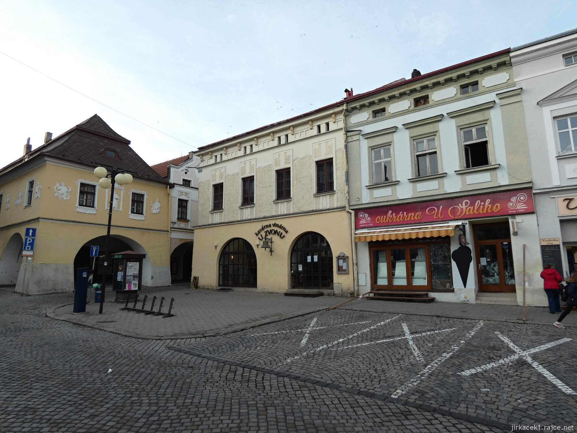 I - Valašské Meziříčí - náměstí 18 - řada domů zleva č.30 a č.31 a č.33