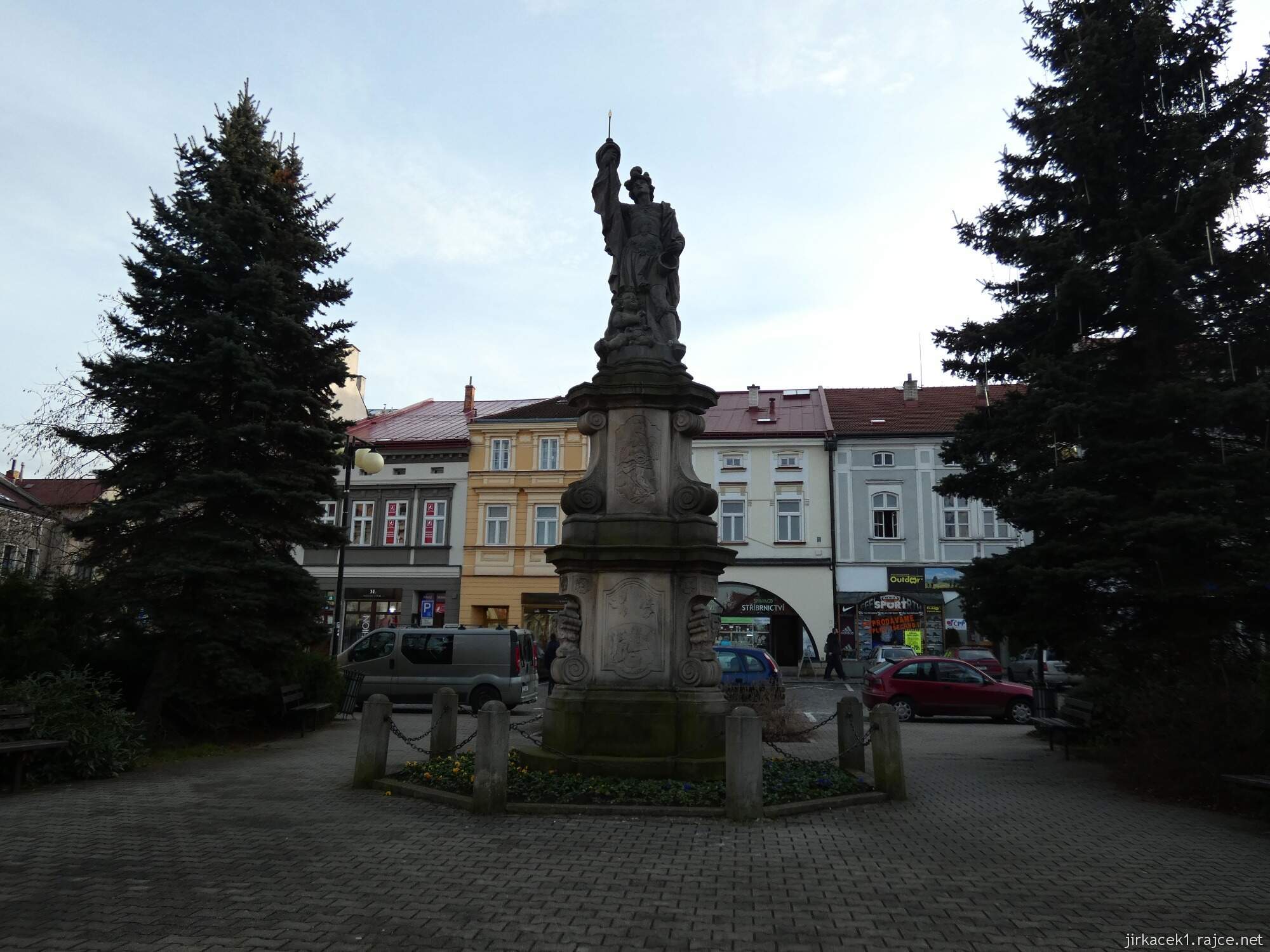 I - Valašské Meziříčí - náměstí 24 - Socha sv. Floriána z roku 1901