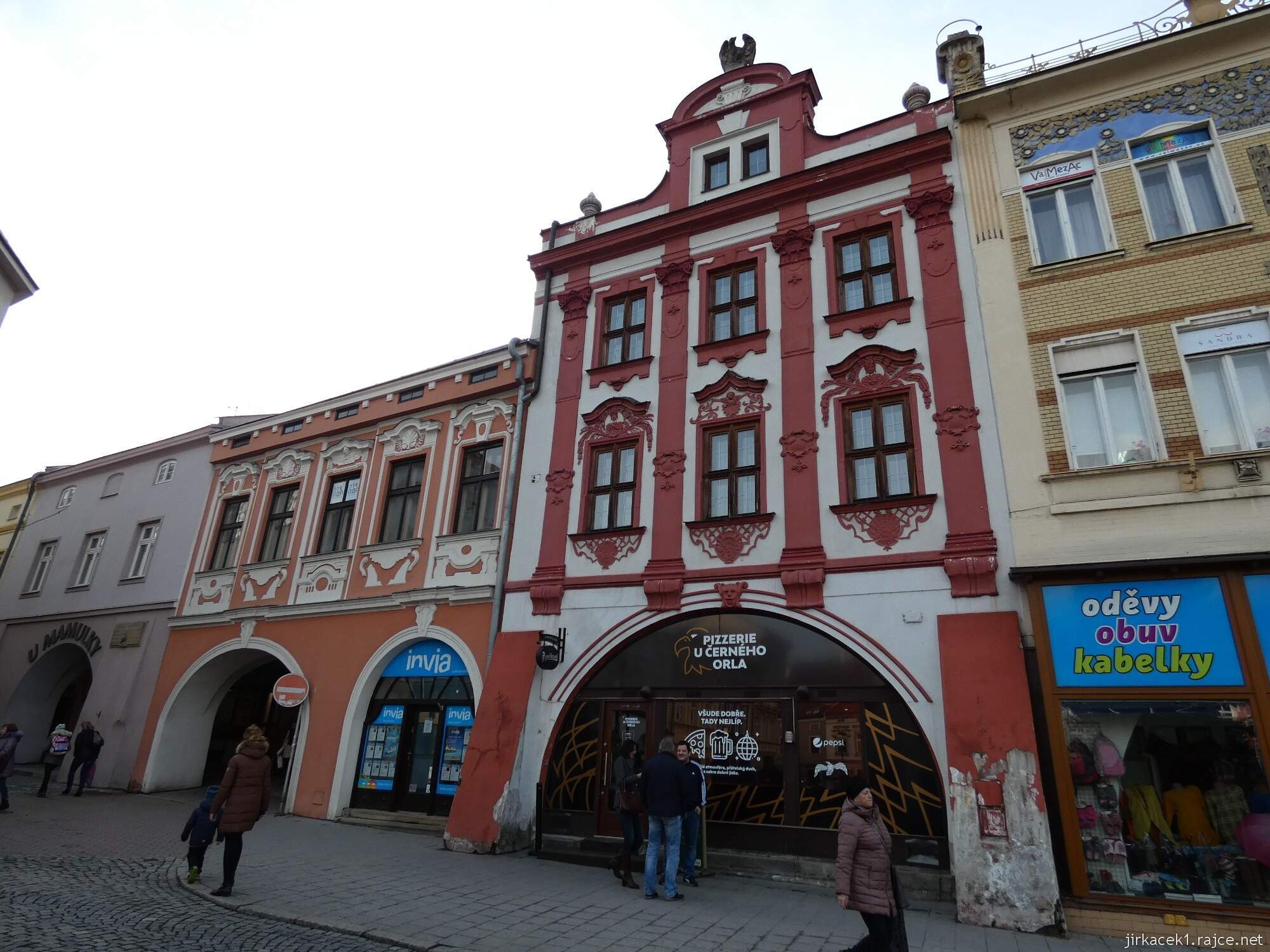 I - Valašské Meziříčí - náměstí 27 - vpravo dům č.8 a vlevo dům č.9