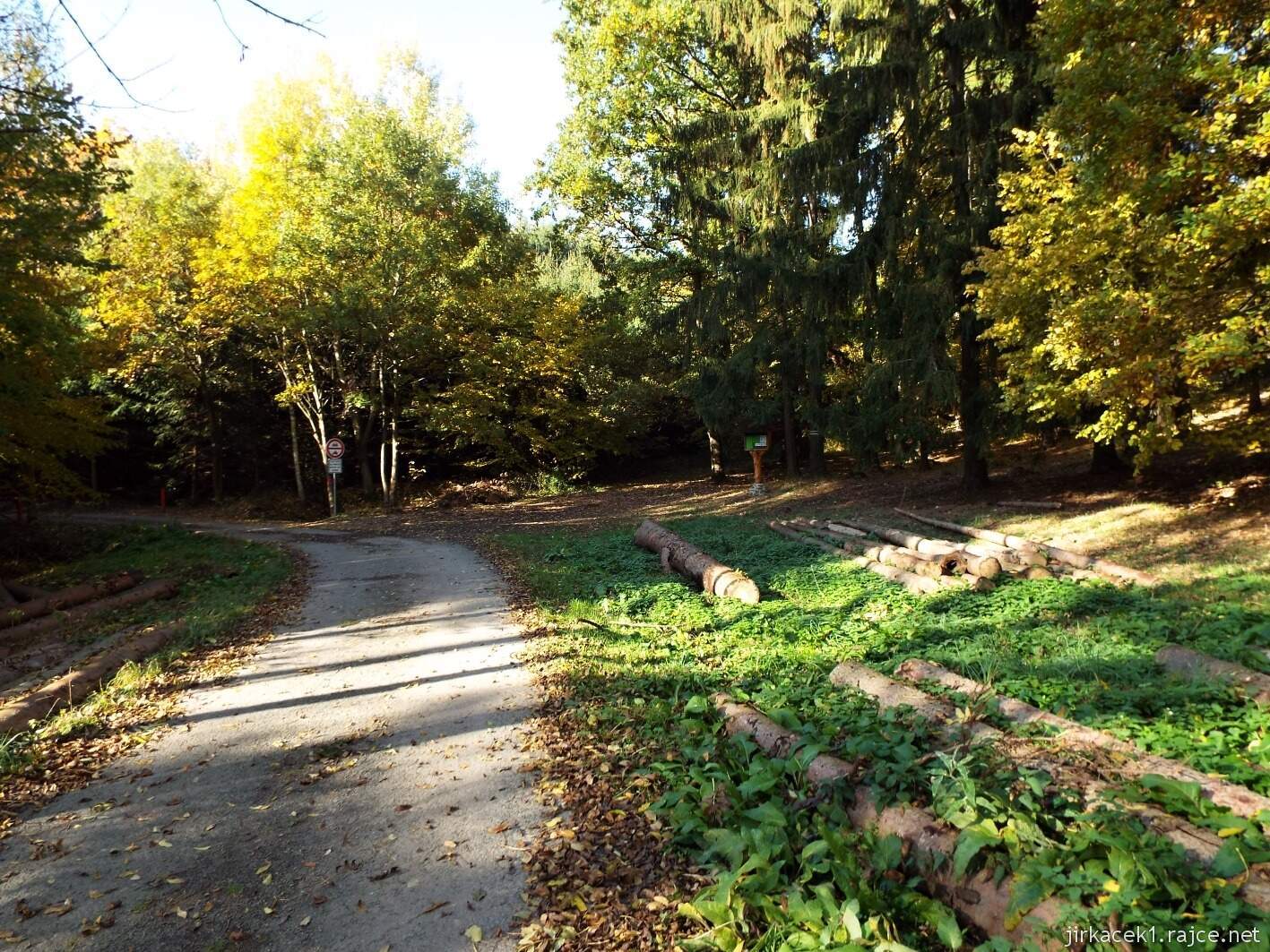 cesta mezi Přestavlky a Krčmaní 09 - zátiší v podkově