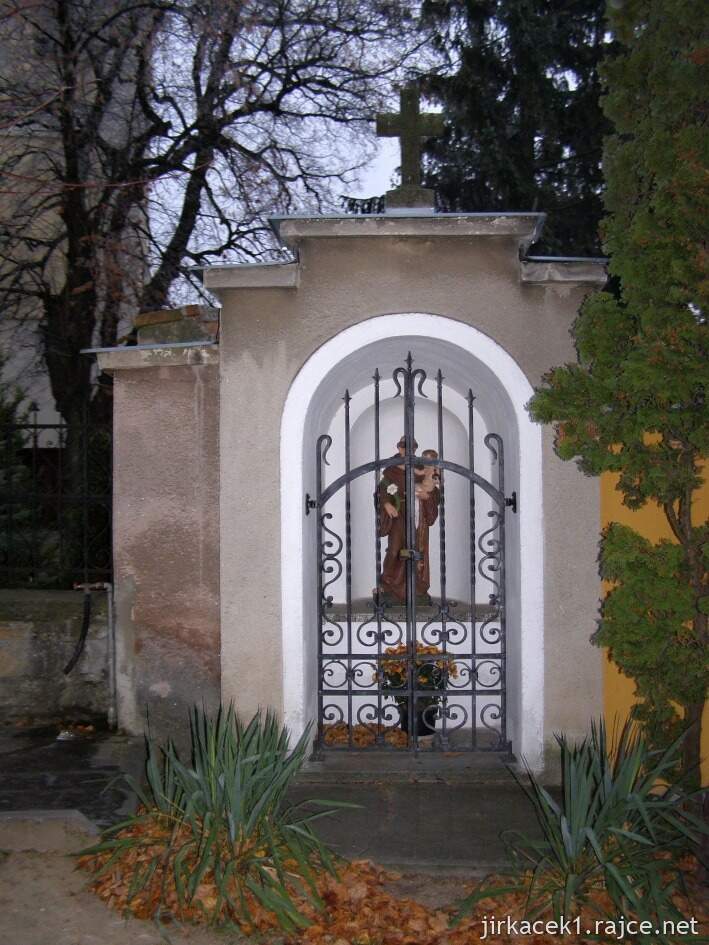 Archlebov - kostel sv. Šebestiána a Rocha - výklenková kaple sv. Josefa