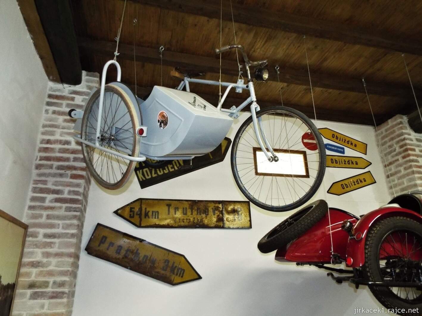 02 - Borek pod Troskami - motomuzeum 27 - exponáty