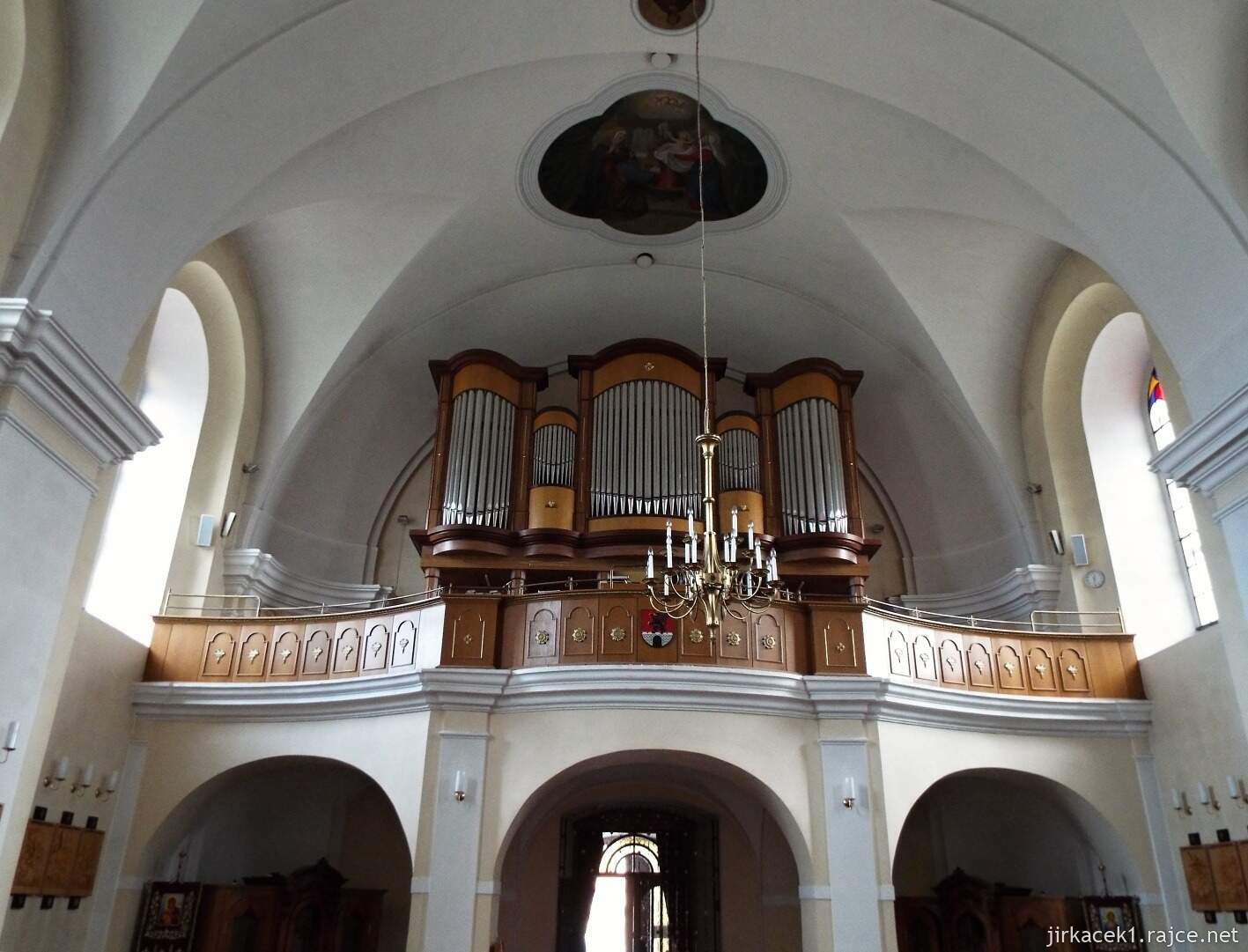 003 - Rožnov pod Radhoštěm - kostel Všech svatých 07 - interiér - kůr a varhany