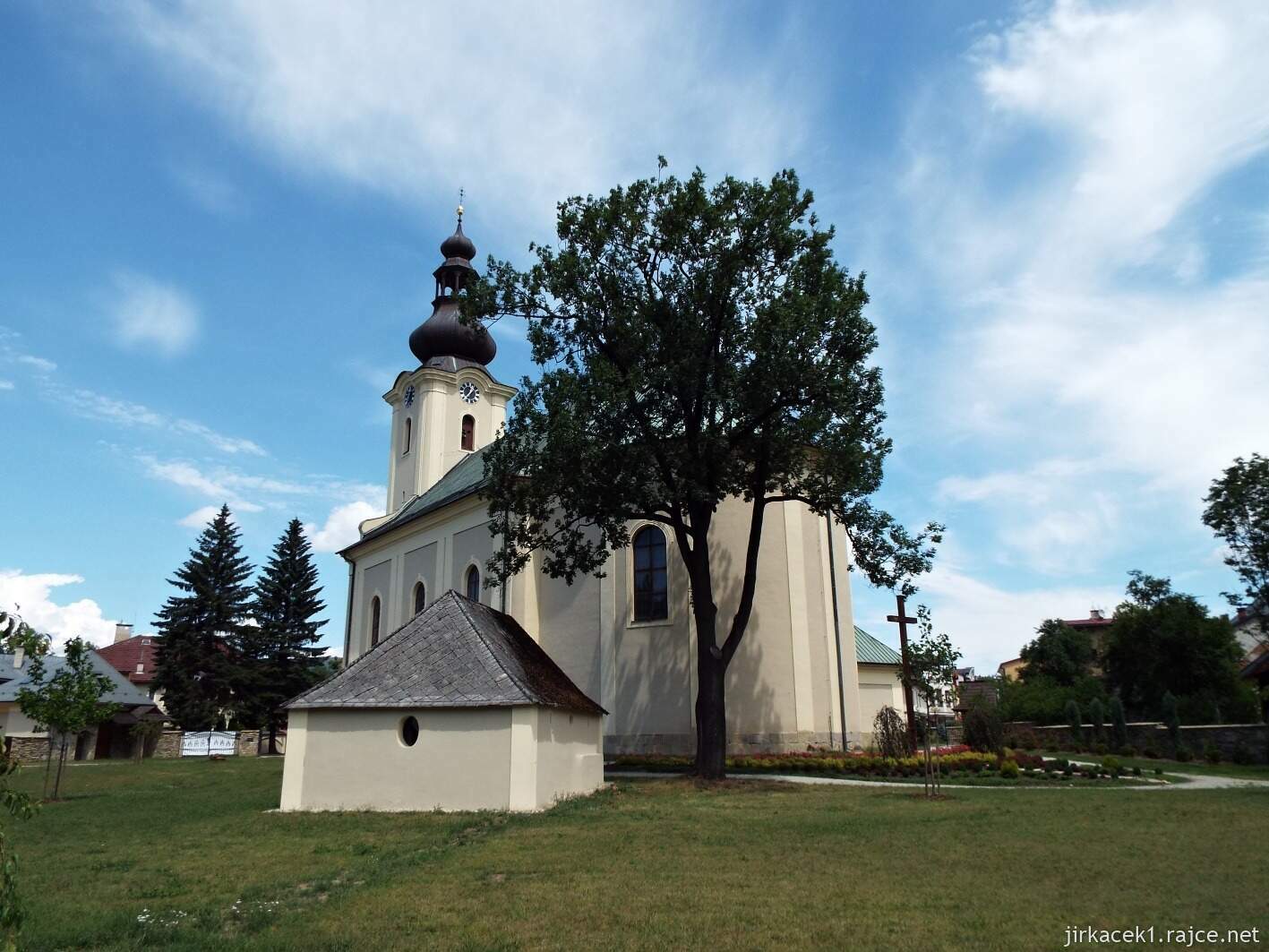 003 - Rožnov pod Radhoštěm - kostel Všech svatých 14 - kostel a márnice
