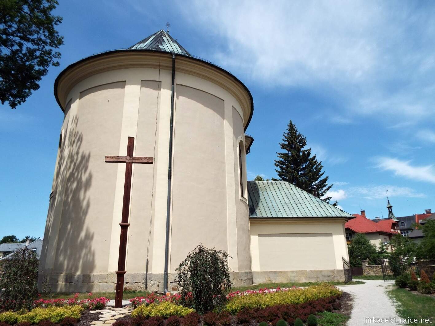 003 - Rožnov pod Radhoštěm - kostel Všech svatých 18 - zadní pohled