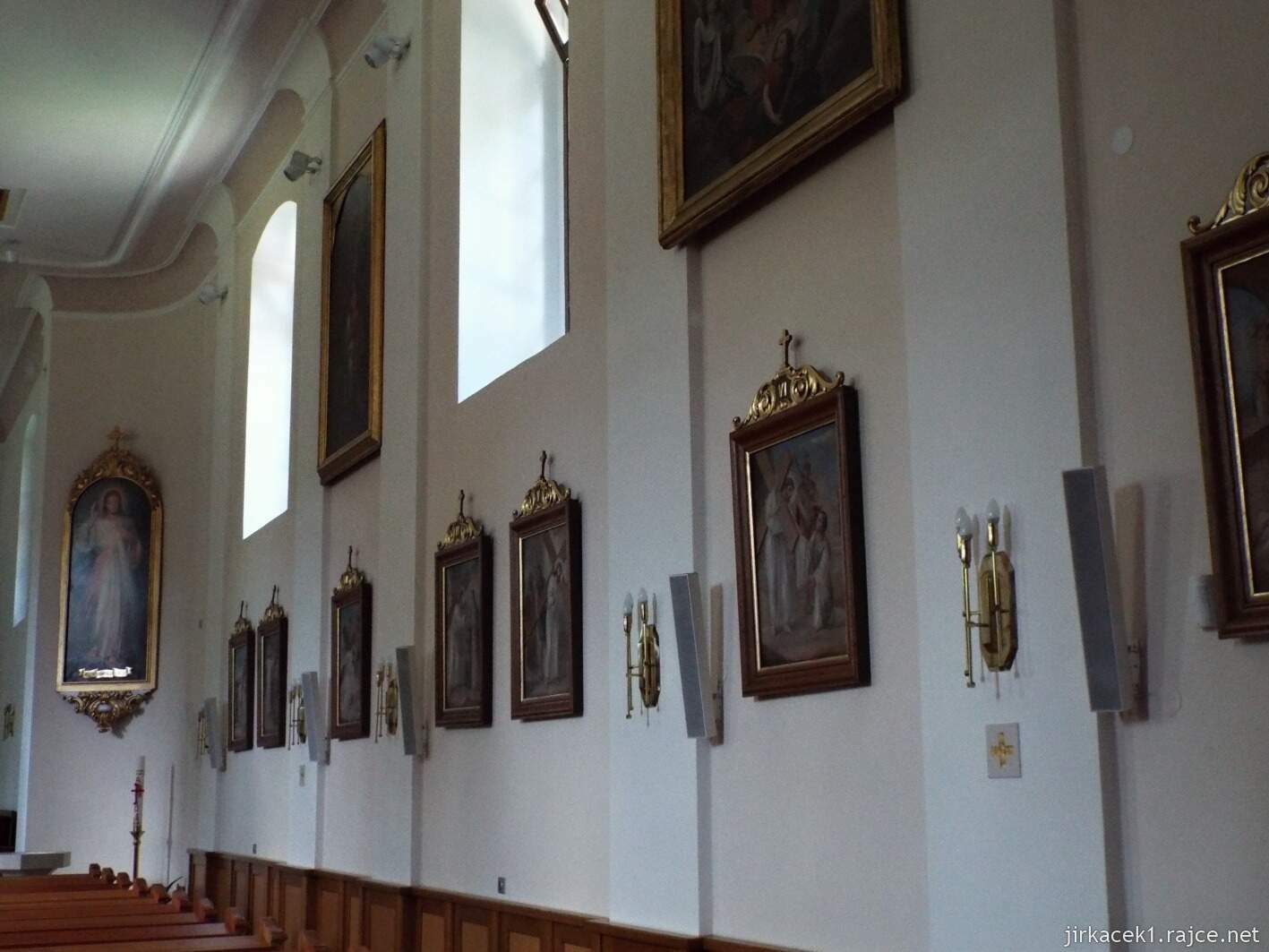 017 - Nový Hrozenkov - kostel sv. Jana Křtitele 09 - interiér