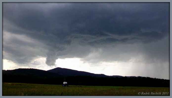 Letní bouřka - funnel cloud nad Kozlem